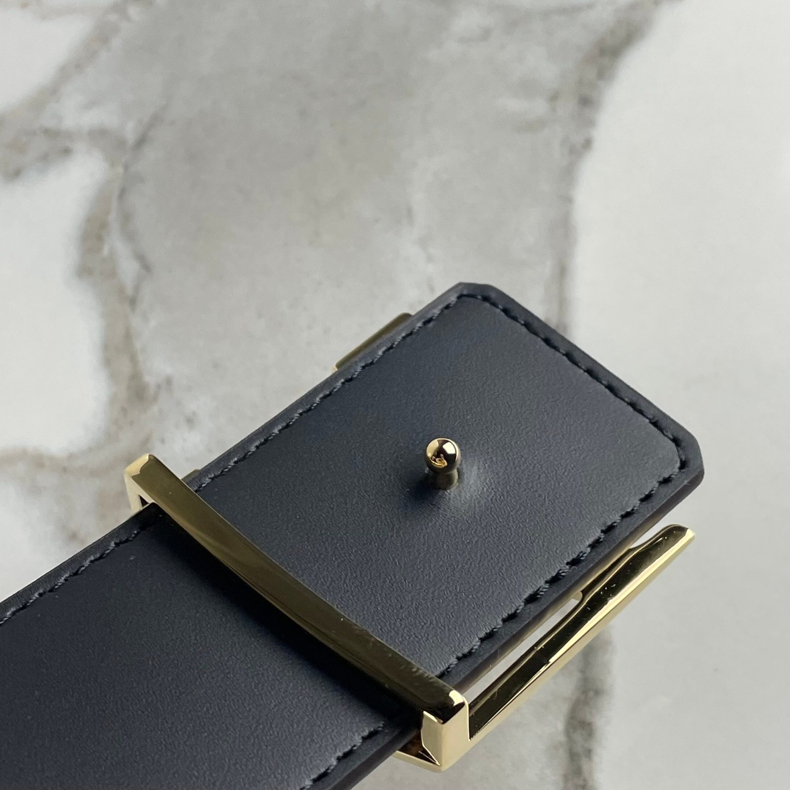LOUIS VUITTON Ceinture LV Initiales 40 mm Réversible – Image 5