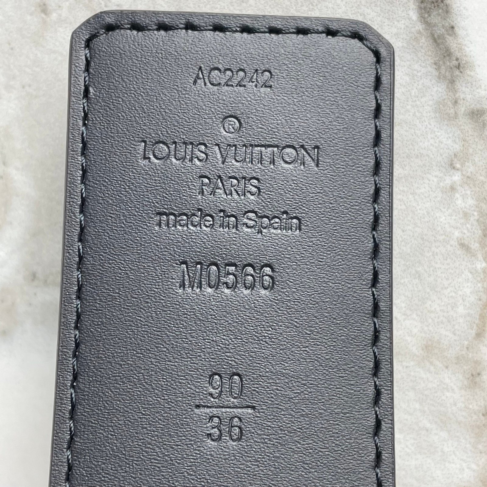 LOUIS VUITTON Ceinture LV Initiales 40 mm Réversible – Image 3
