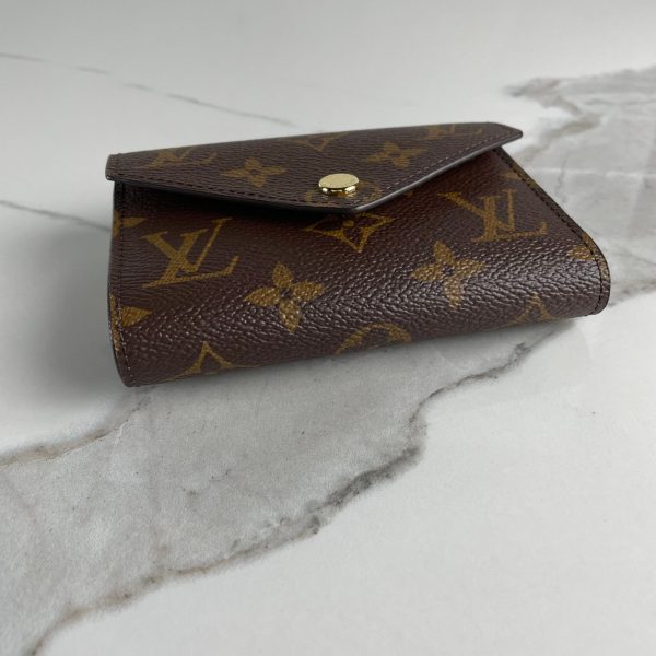 LOUIS VUITTON Victorine Wallet – Image 4