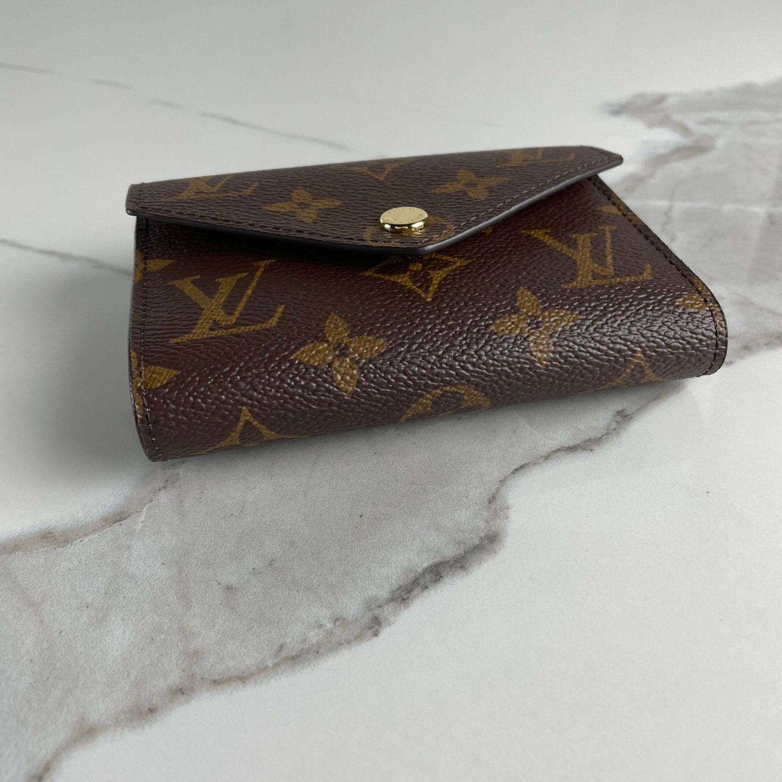 LOUIS VUITTON Victorine Wallet – Image 4