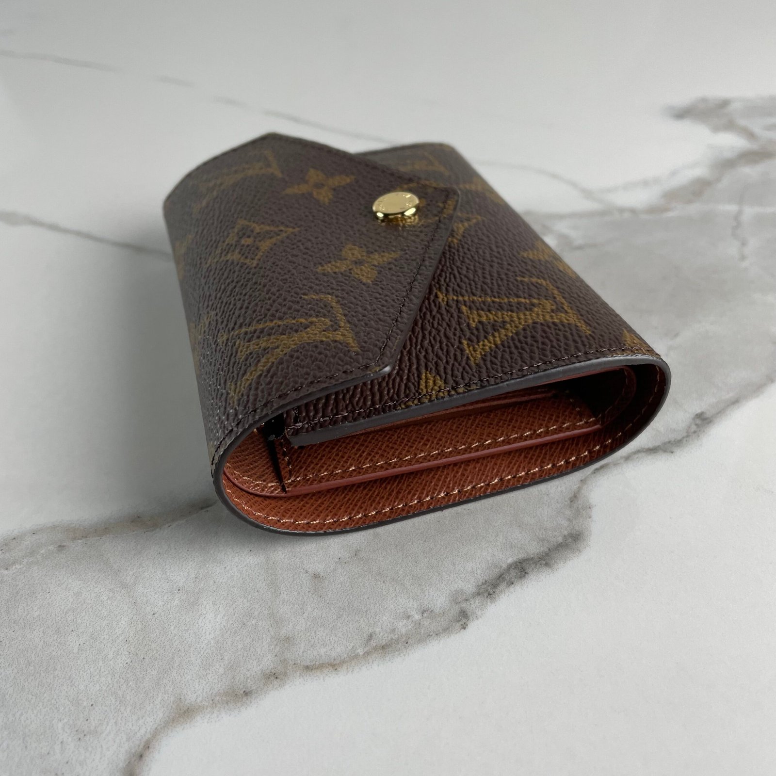 LOUIS VUITTON Victorine Wallet – Image 5