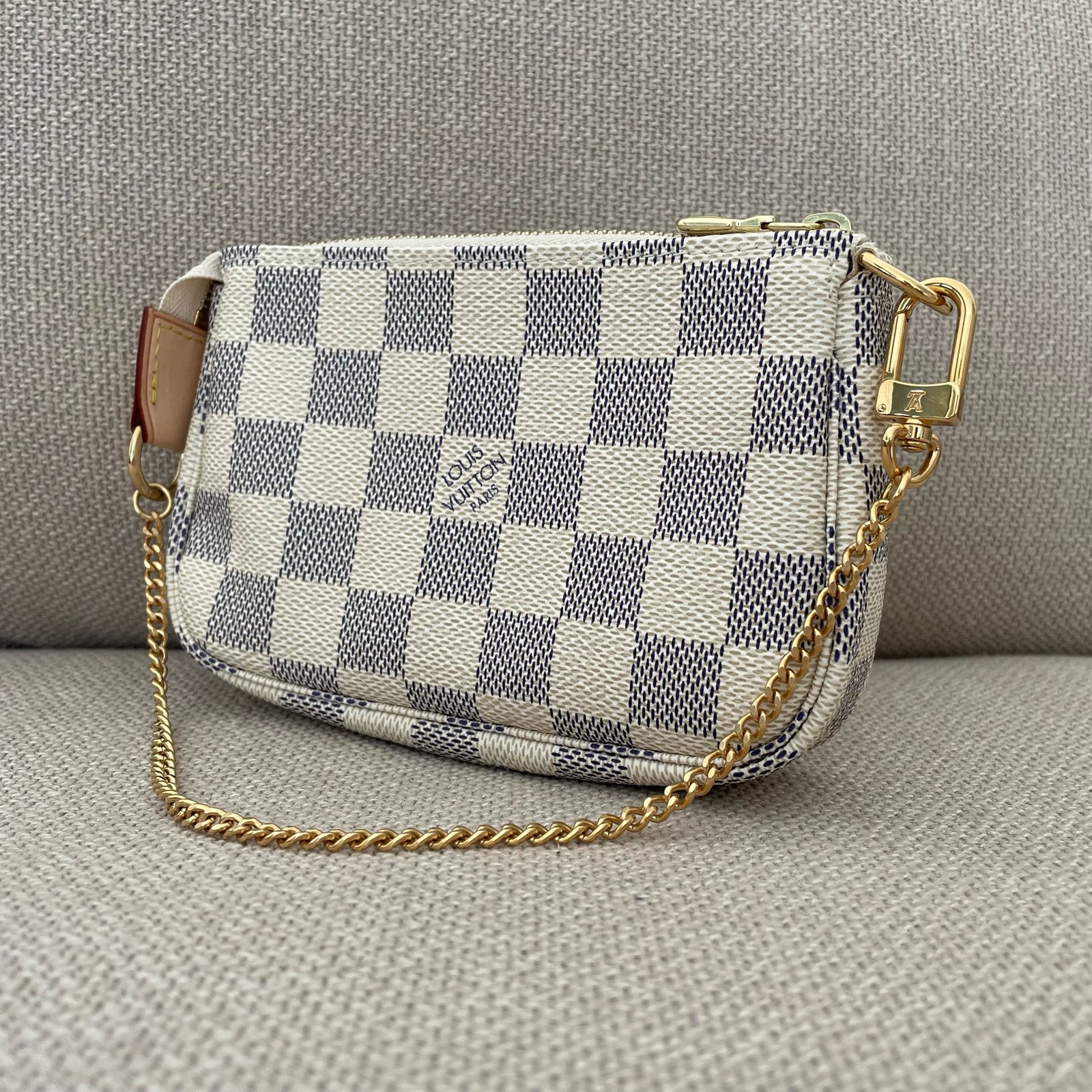 LOUIS VUITTON Pochette Accessoires Mini