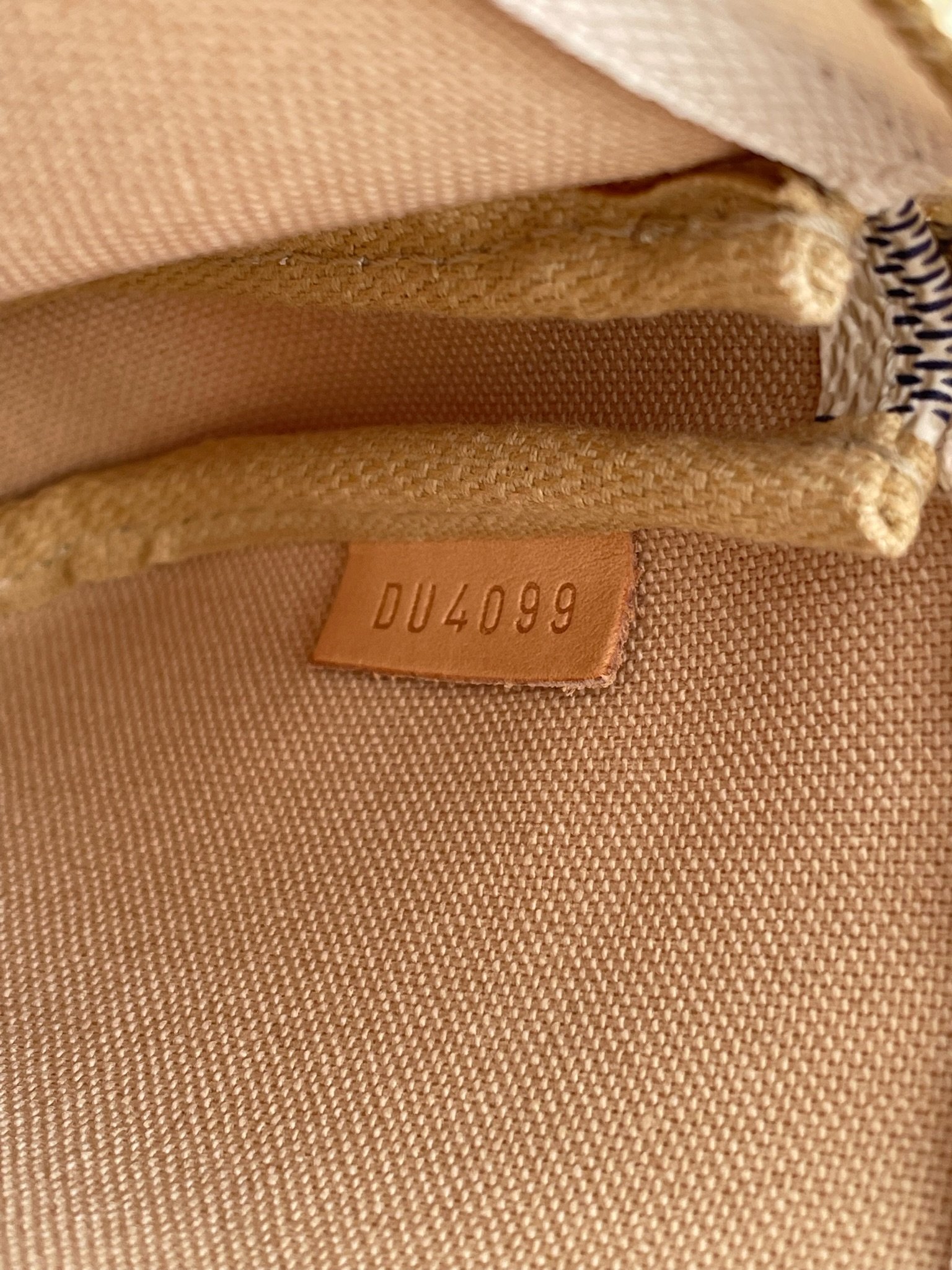 LOUIS VUITTON Pochette Accessoires Mini – Image 13