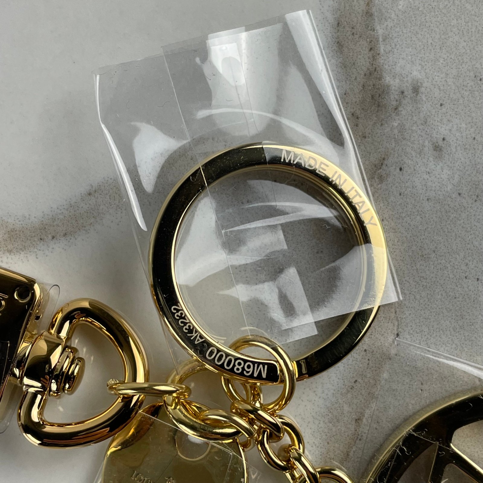LOUIS VUITTON Porte-Clés et Bijou de Sac LV Circle – Image 10