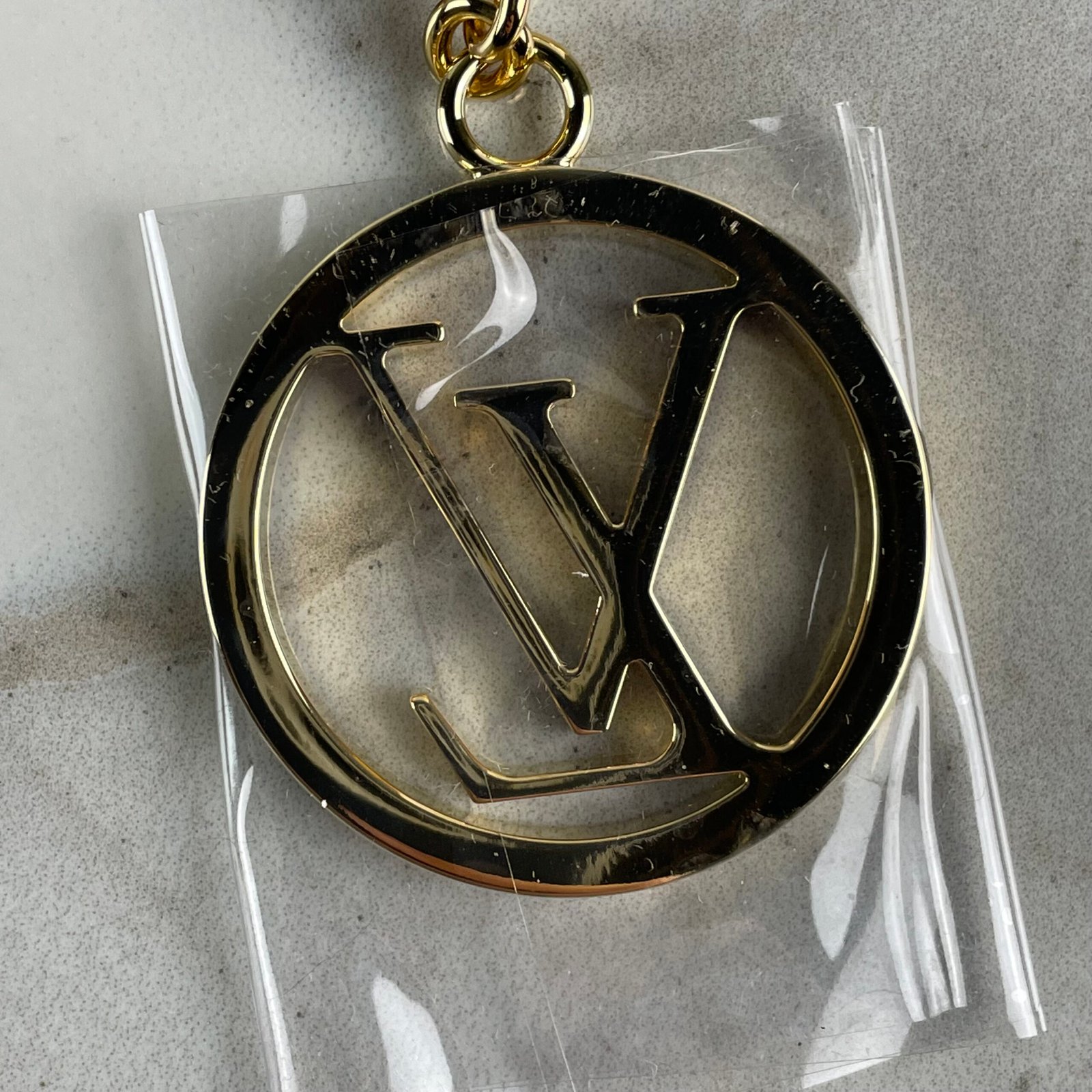 LOUIS VUITTON Porte-Clés et Bijou de Sac LV Circle – Image 11