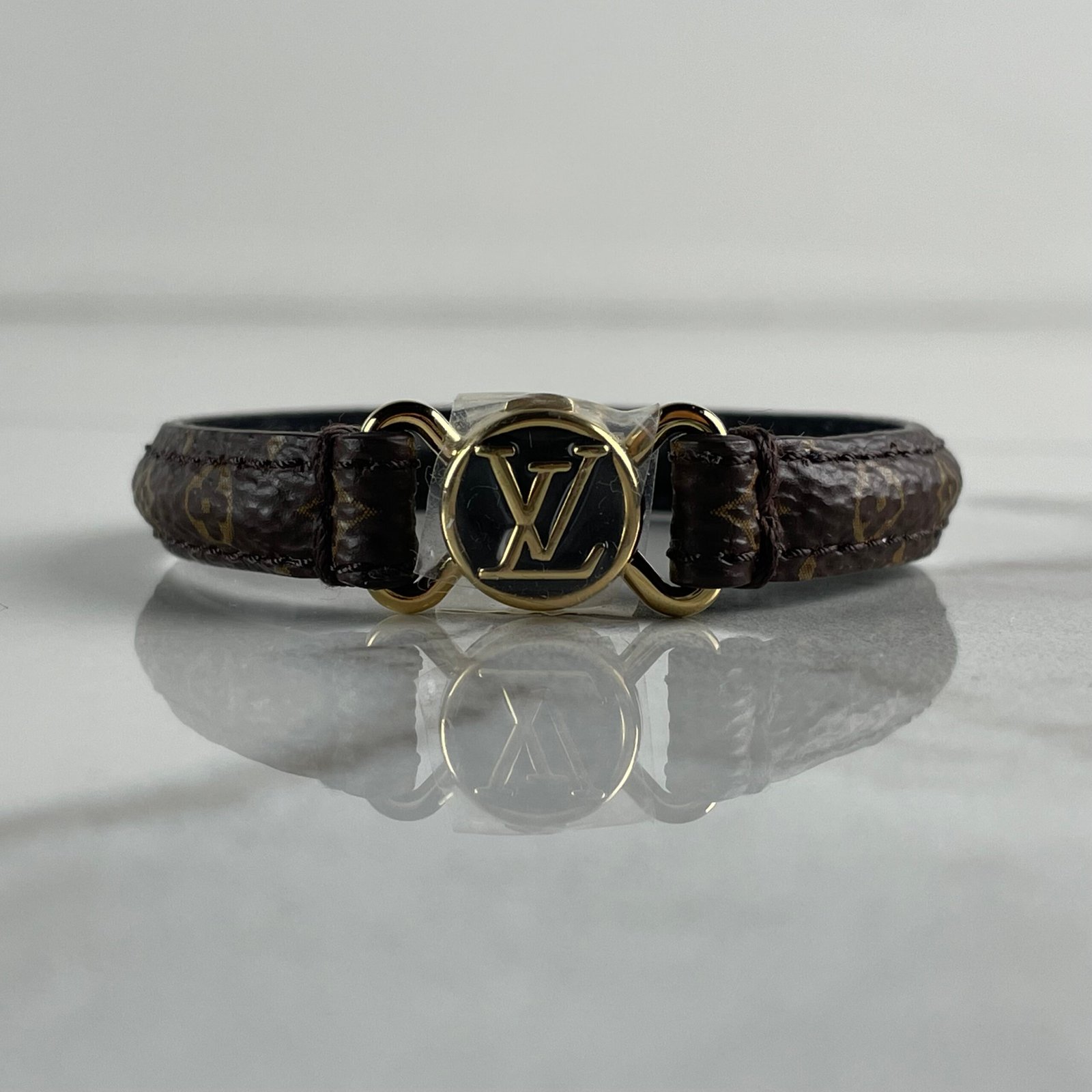 LOUIS VUITTON Bracelet LV Clic It
