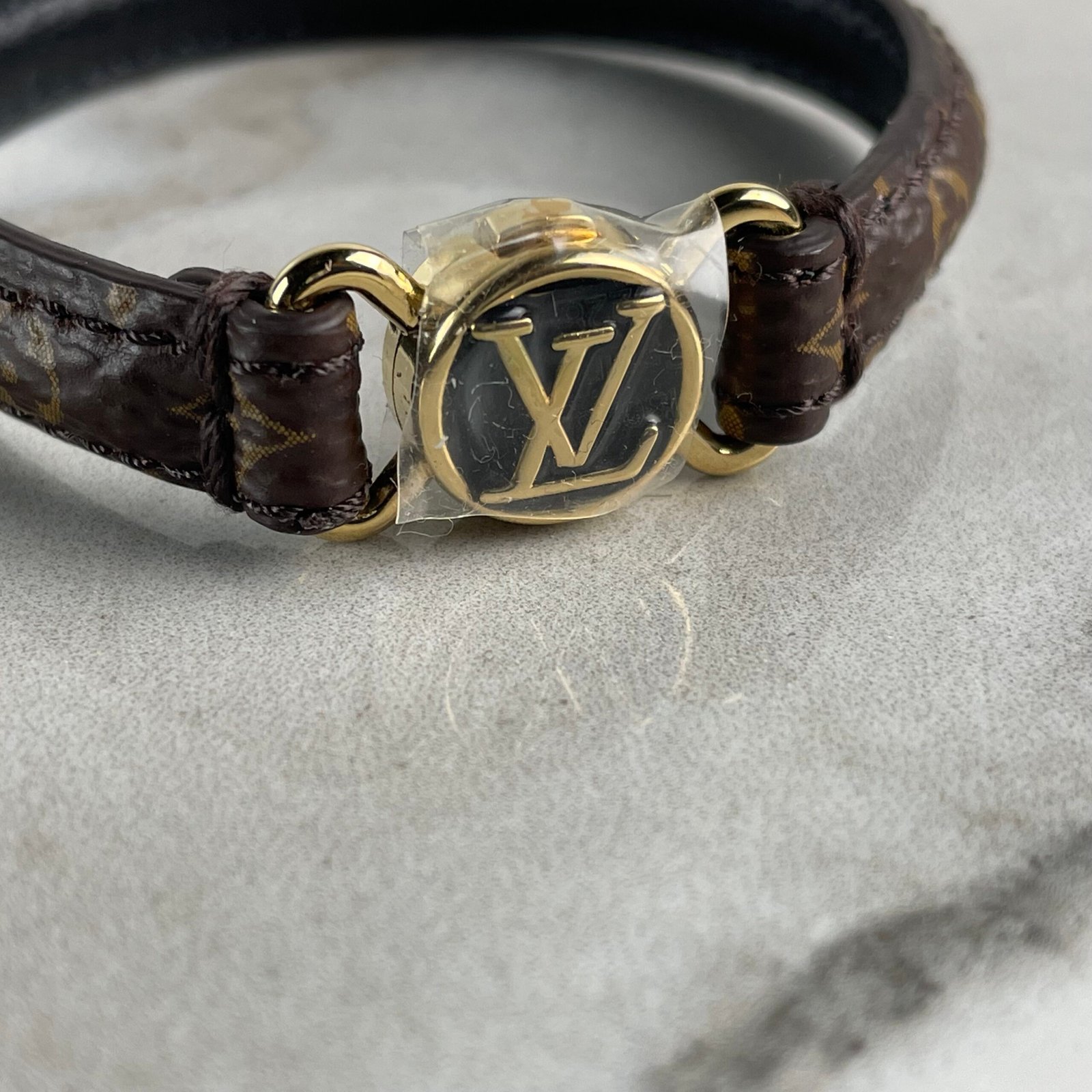 LOUIS VUITTON Bracelet LV Clic It – Image 6