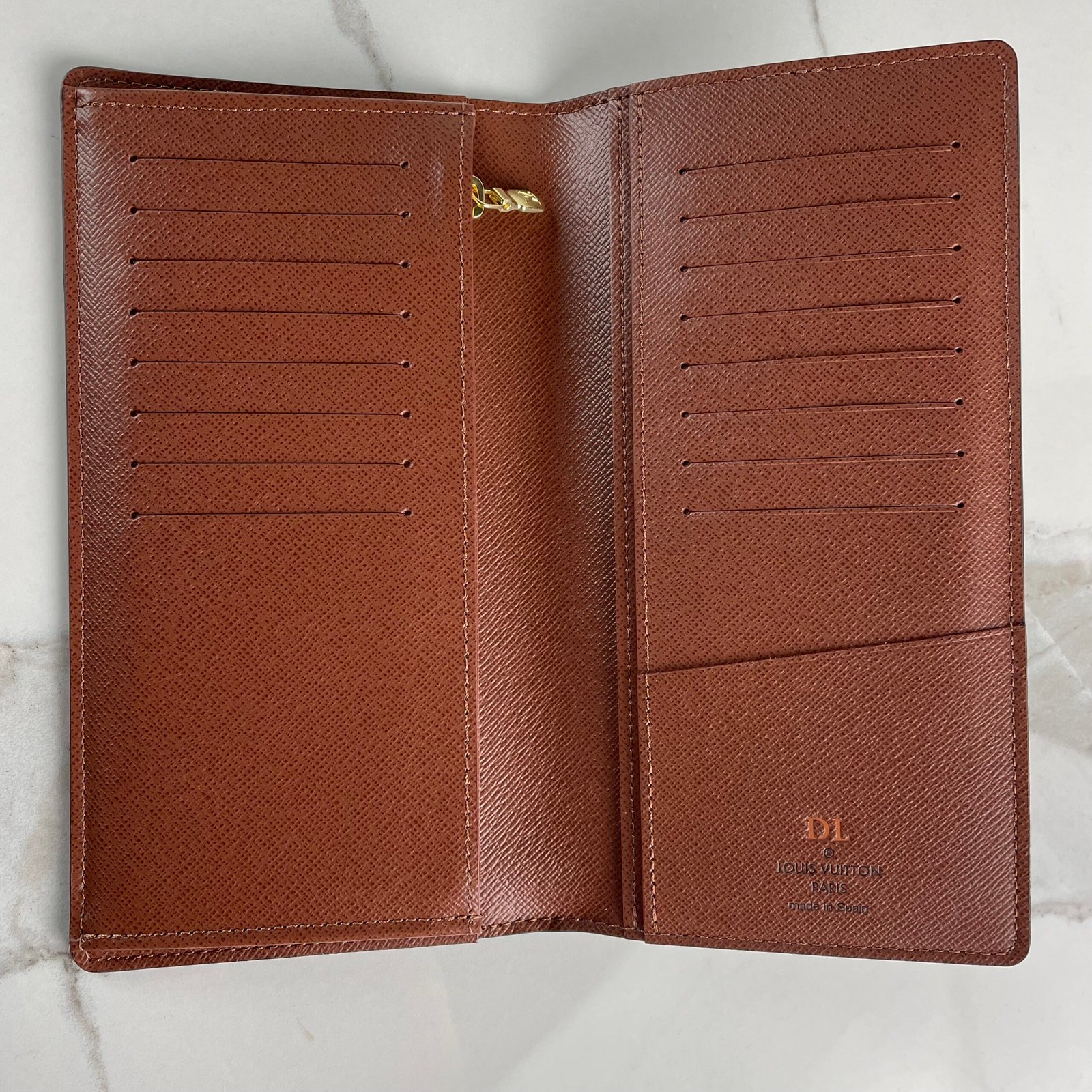 LOUIS VUITTON Brazza Wallet – Image 4