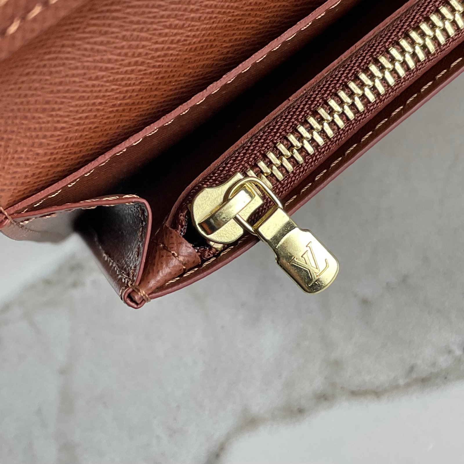 LOUIS VUITTON Brazza Wallet – Image 5