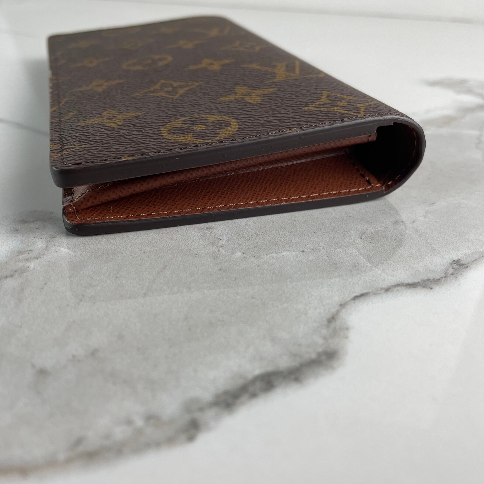 LOUIS VUITTON Brazza Wallet – Image 8