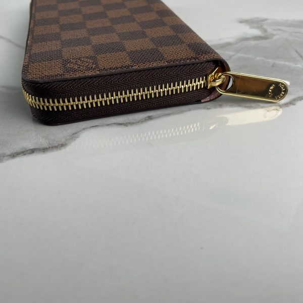 LOUIS VUITTON Zippy Wallet – Image 8
