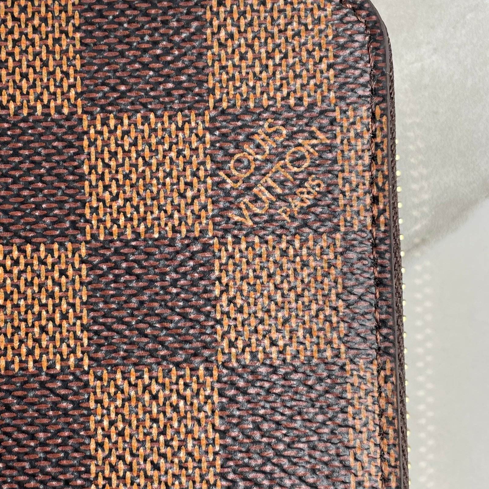 LOUIS VUITTON Zippy Wallet – Image 10