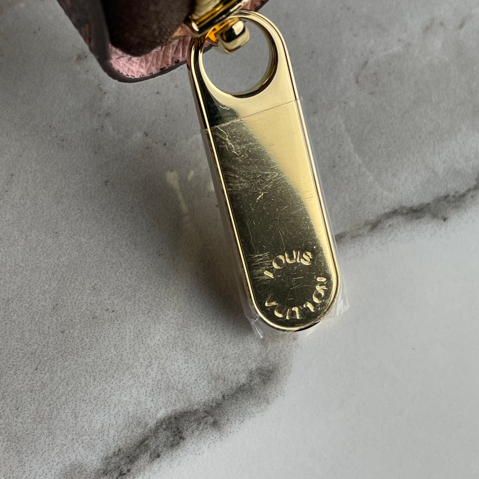 LOUIS VUITTON Zippy Wallet – Image 11