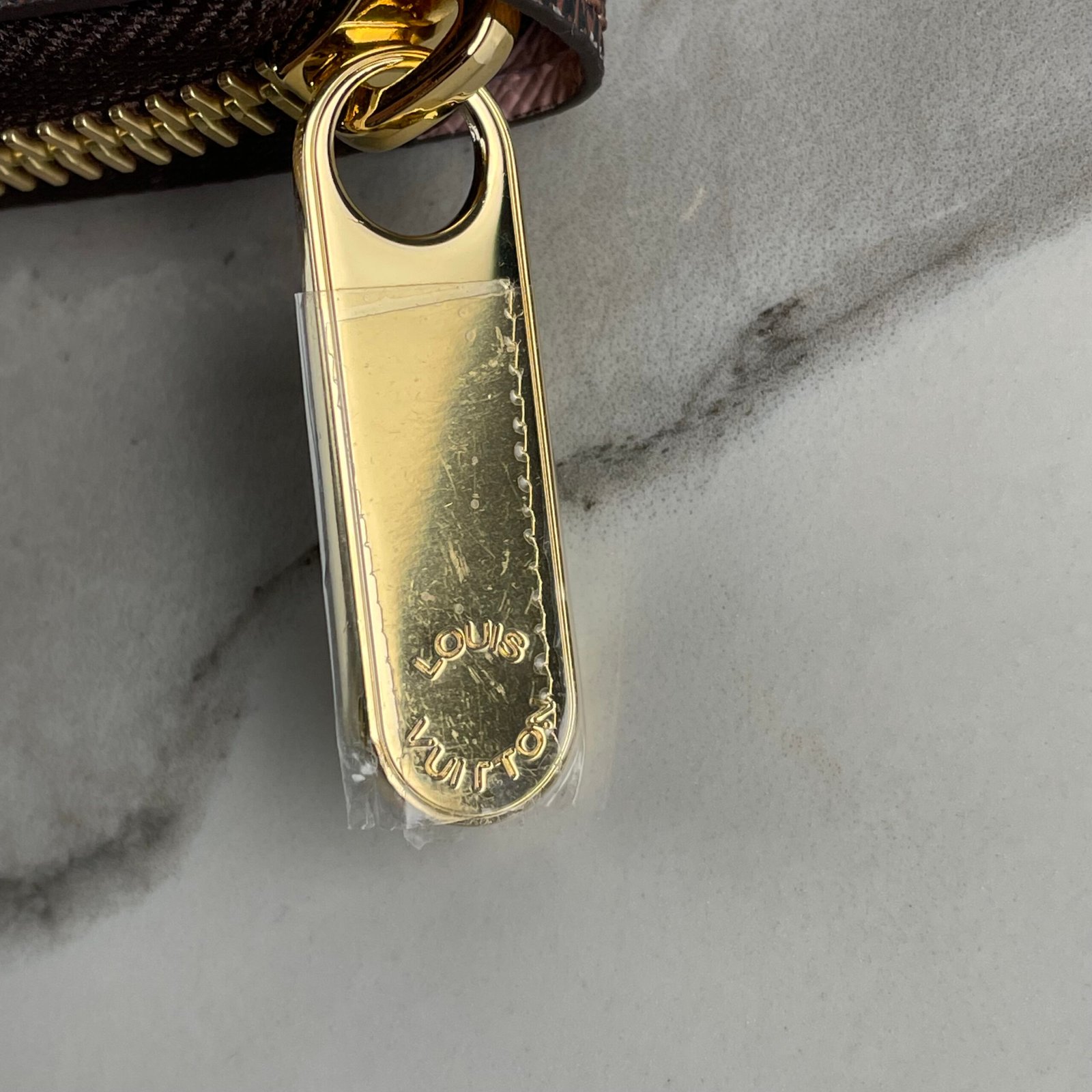 LOUIS VUITTON Zippy Wallet – Image 12
