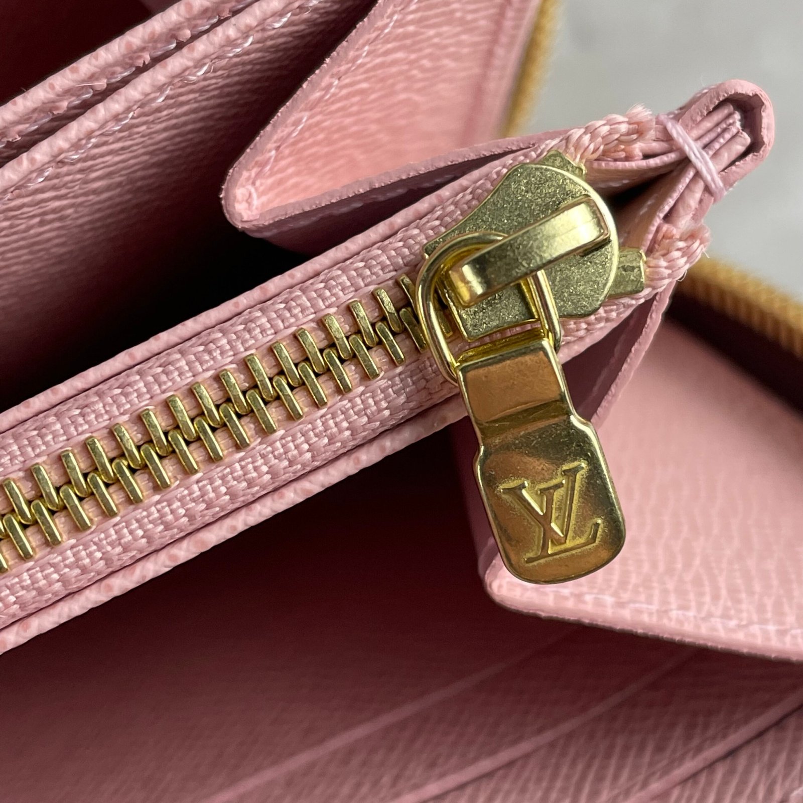 LOUIS VUITTON Zippy Wallet – Image 15