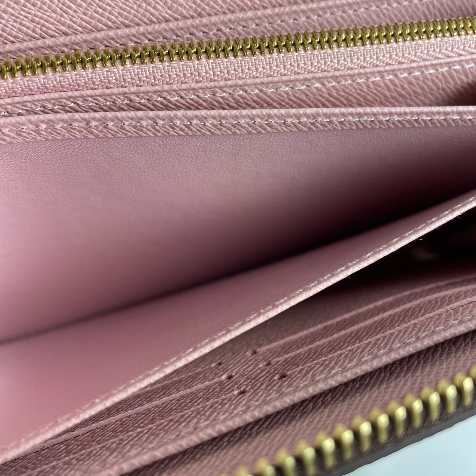 LOUIS VUITTON Zippy Wallet – Image 16