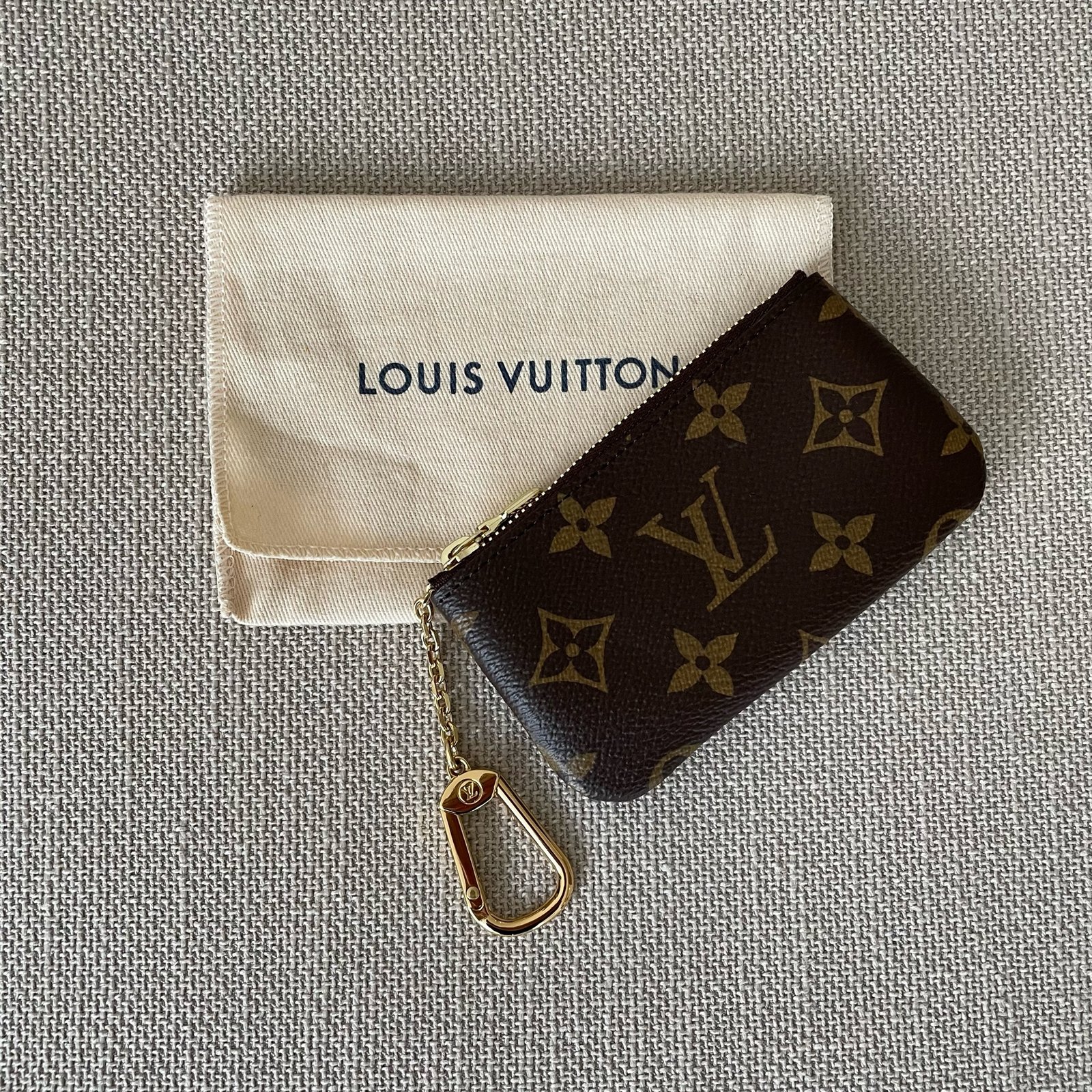 LOUIS VUITTON Key Pouch – Image 2