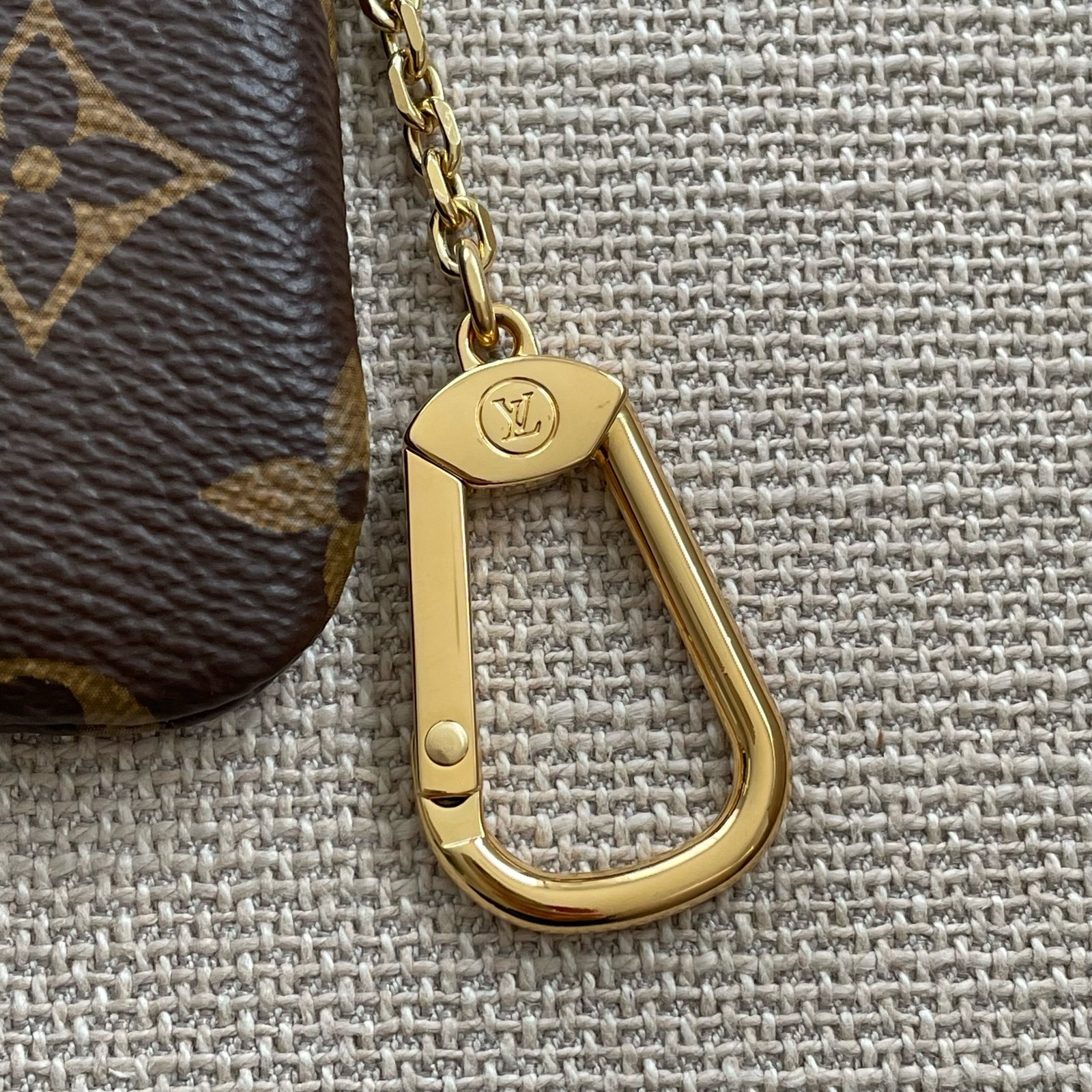 LOUIS VUITTON Key Pouch – Image 10