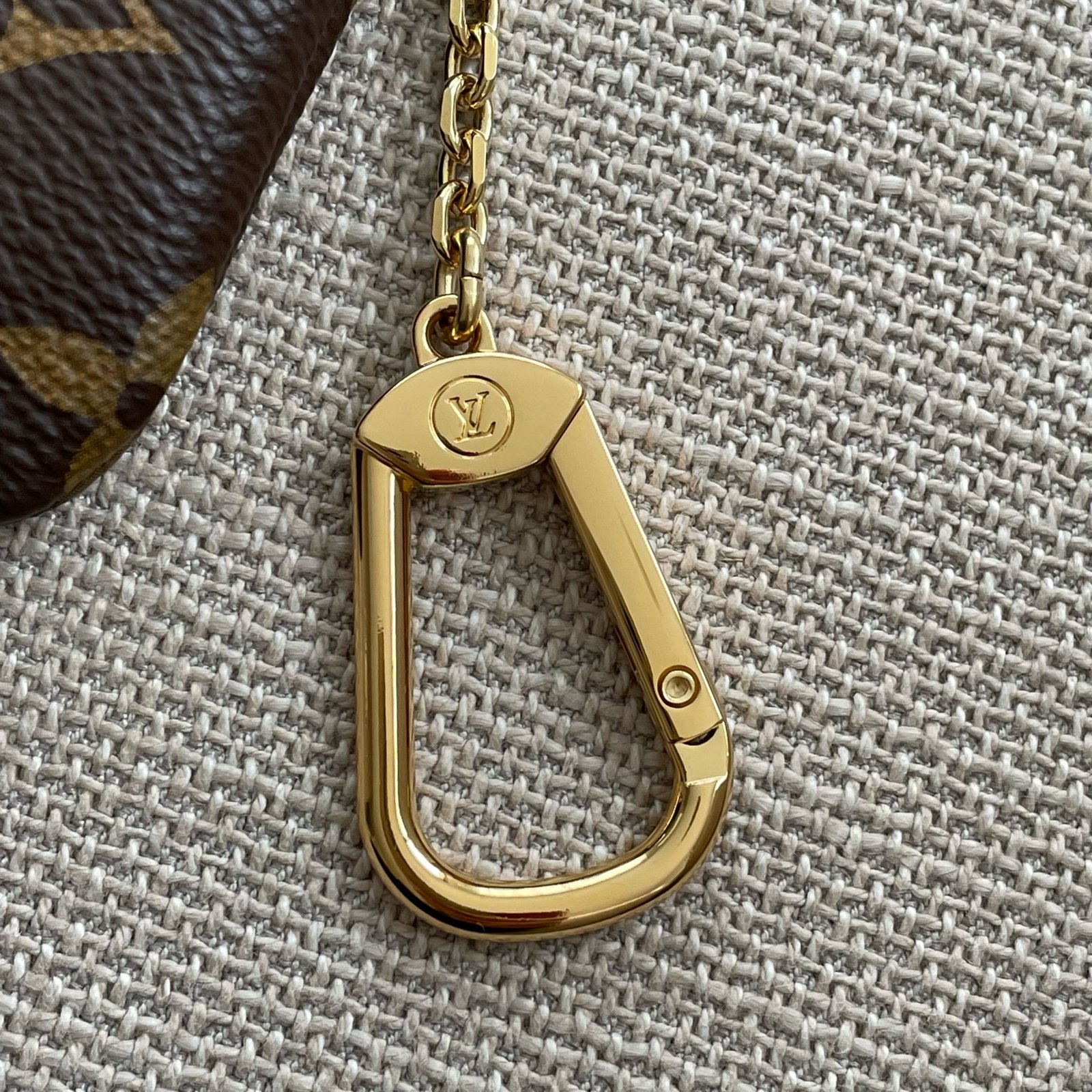LOUIS VUITTON Key Pouch – Image 11