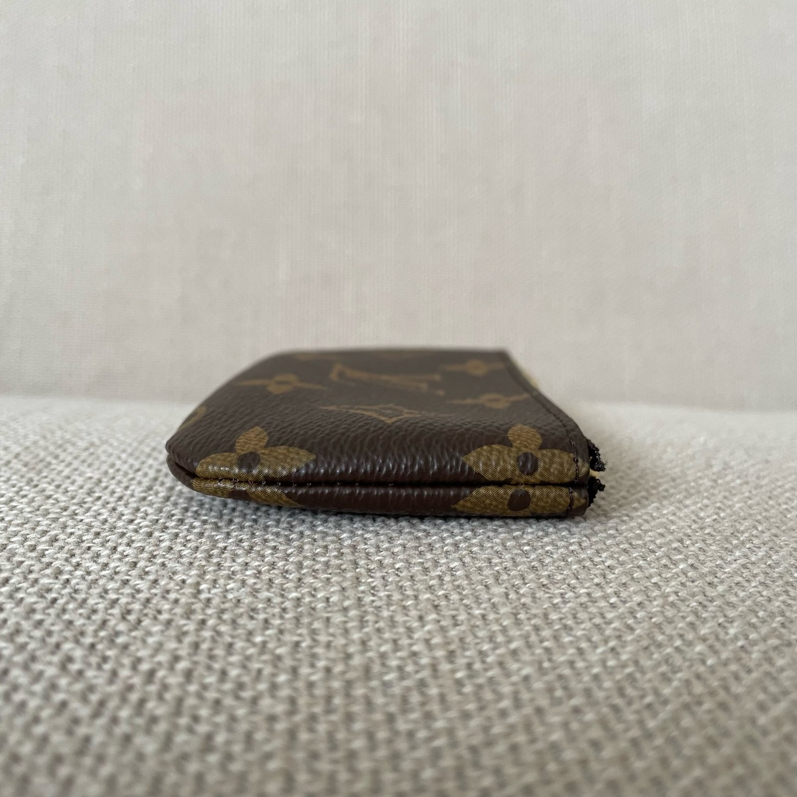 LOUIS VUITTON Key Pouch – Image 4