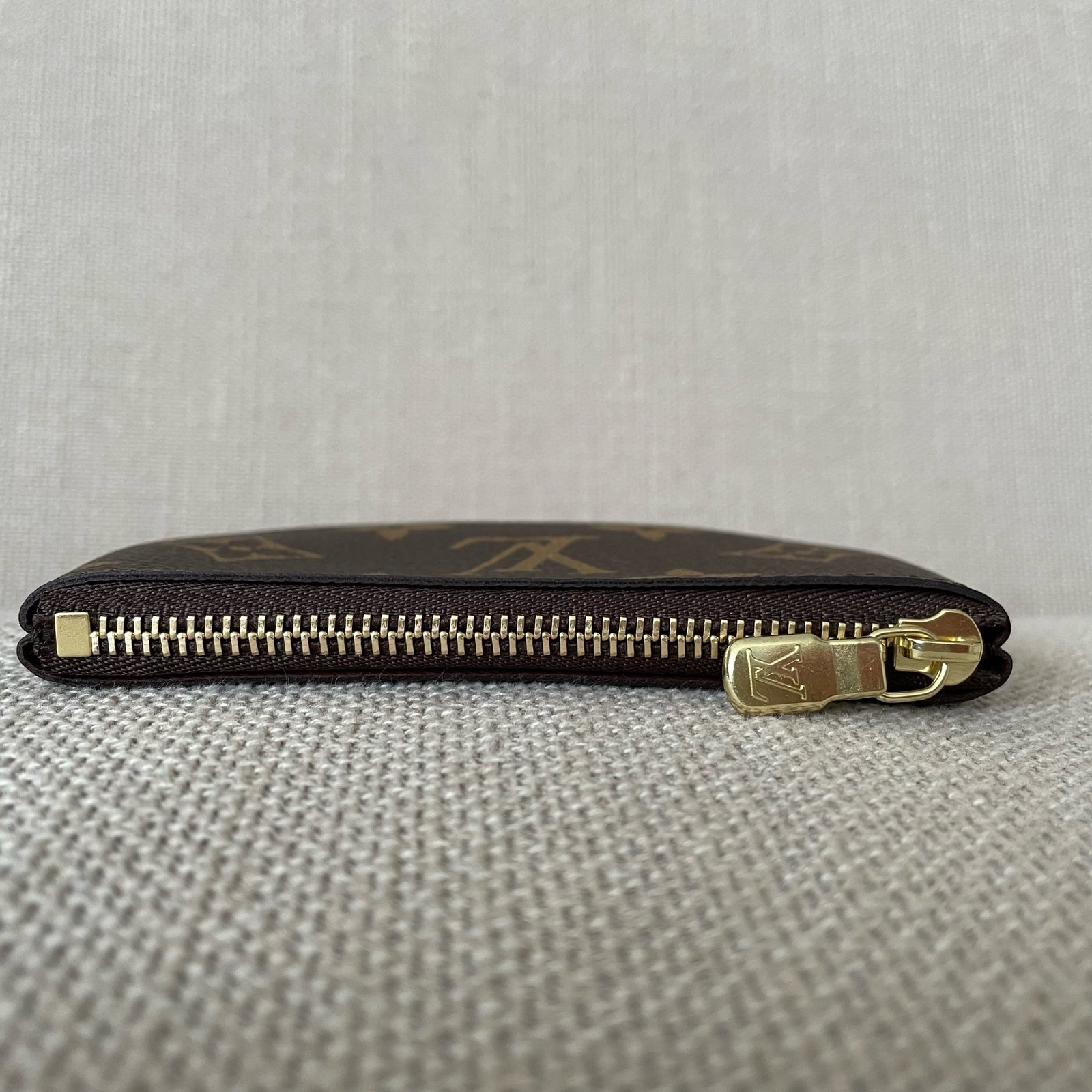 LOUIS VUITTON Key Pouch – Image 5