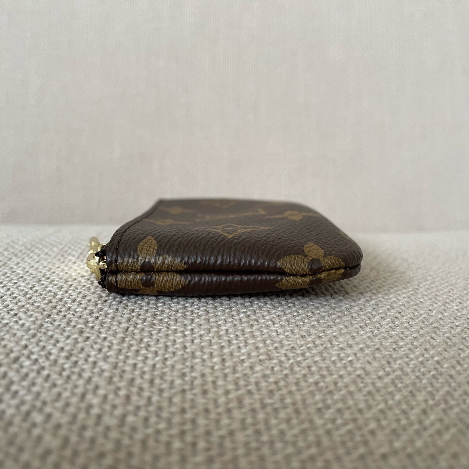 LOUIS VUITTON Key Pouch – Image 6