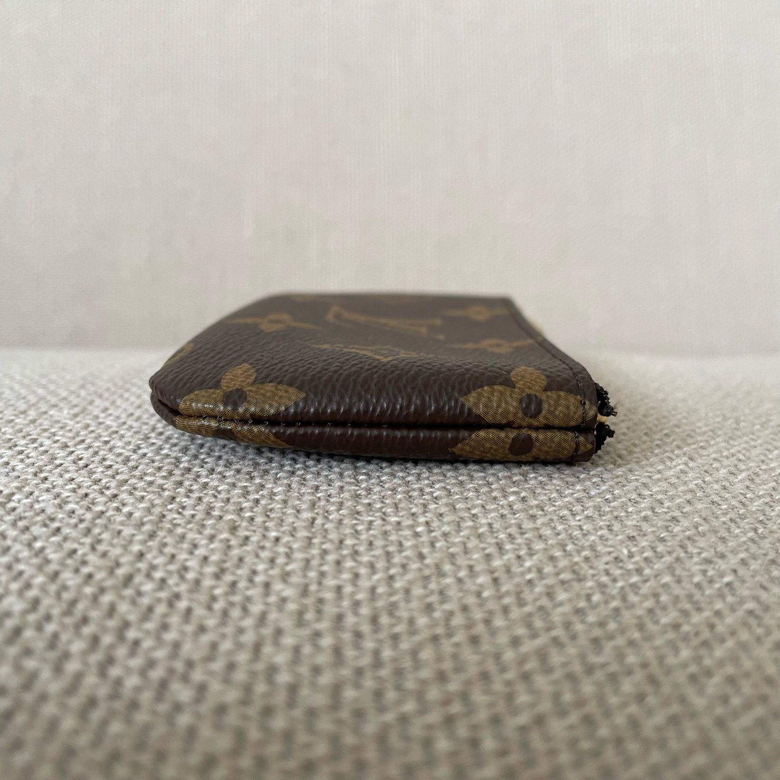 LOUIS VUITTON Key Pouch – Image 8