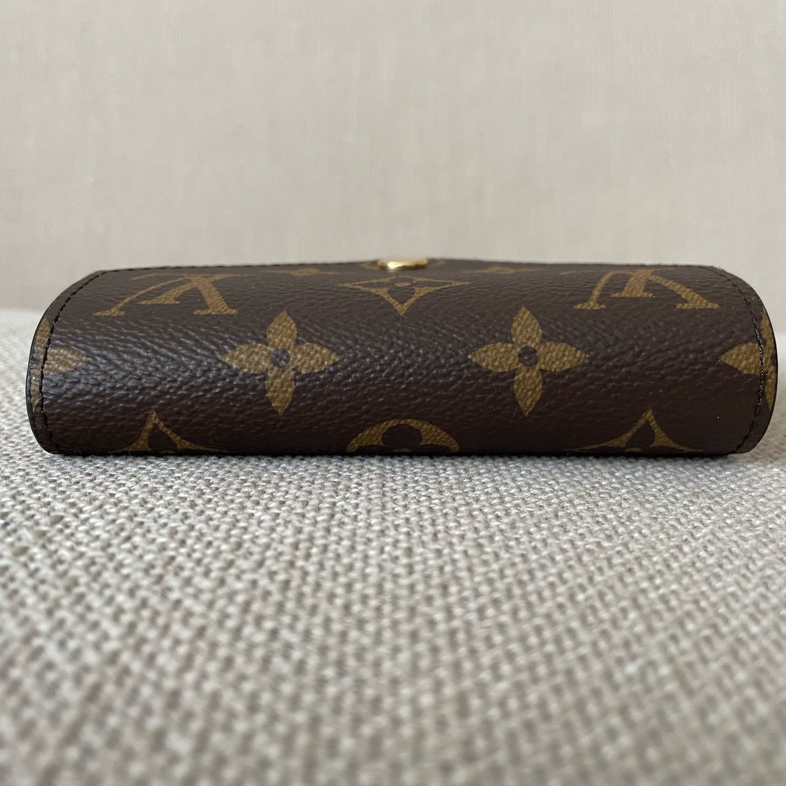 LOUIS VUITTON Victorine Wallet – Image 6