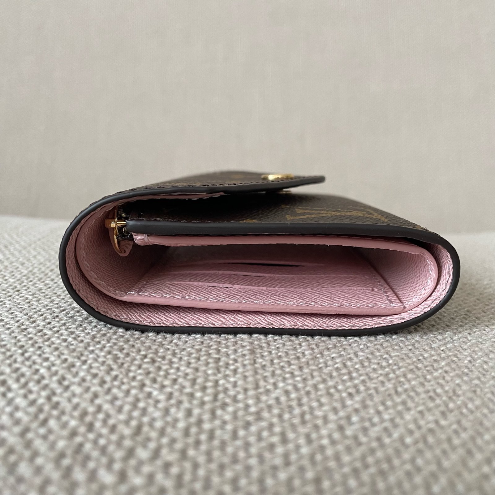 LOUIS VUITTON Victorine Wallet – Image 3