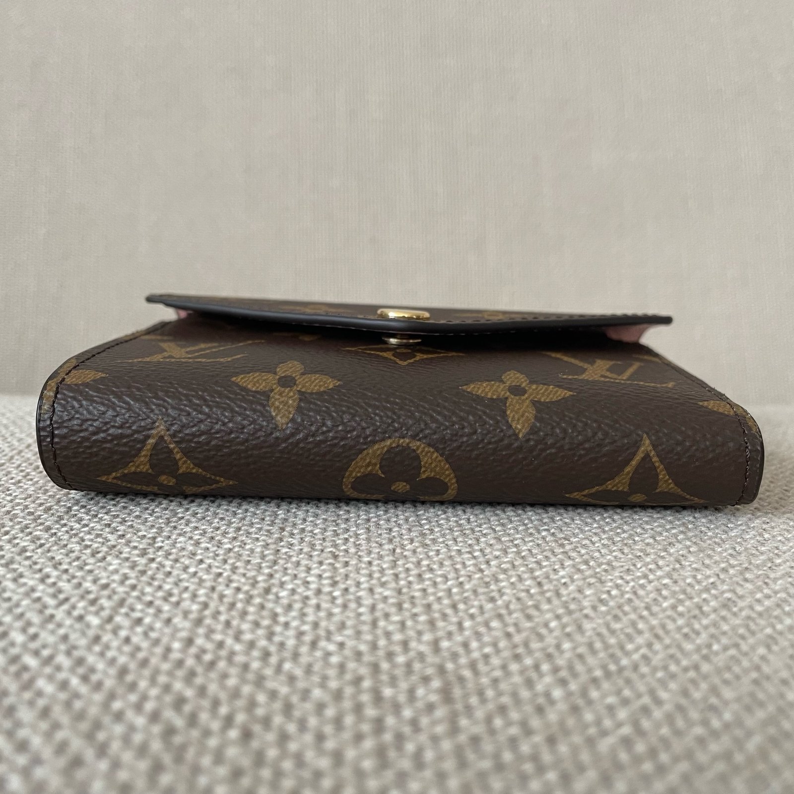 LOUIS VUITTON Victorine Wallet – Image 4