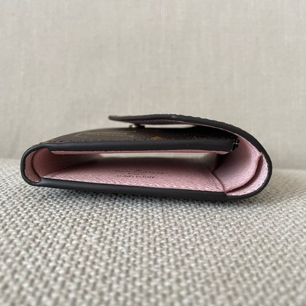 LOUIS VUITTON Victorine Wallet – Image 5
