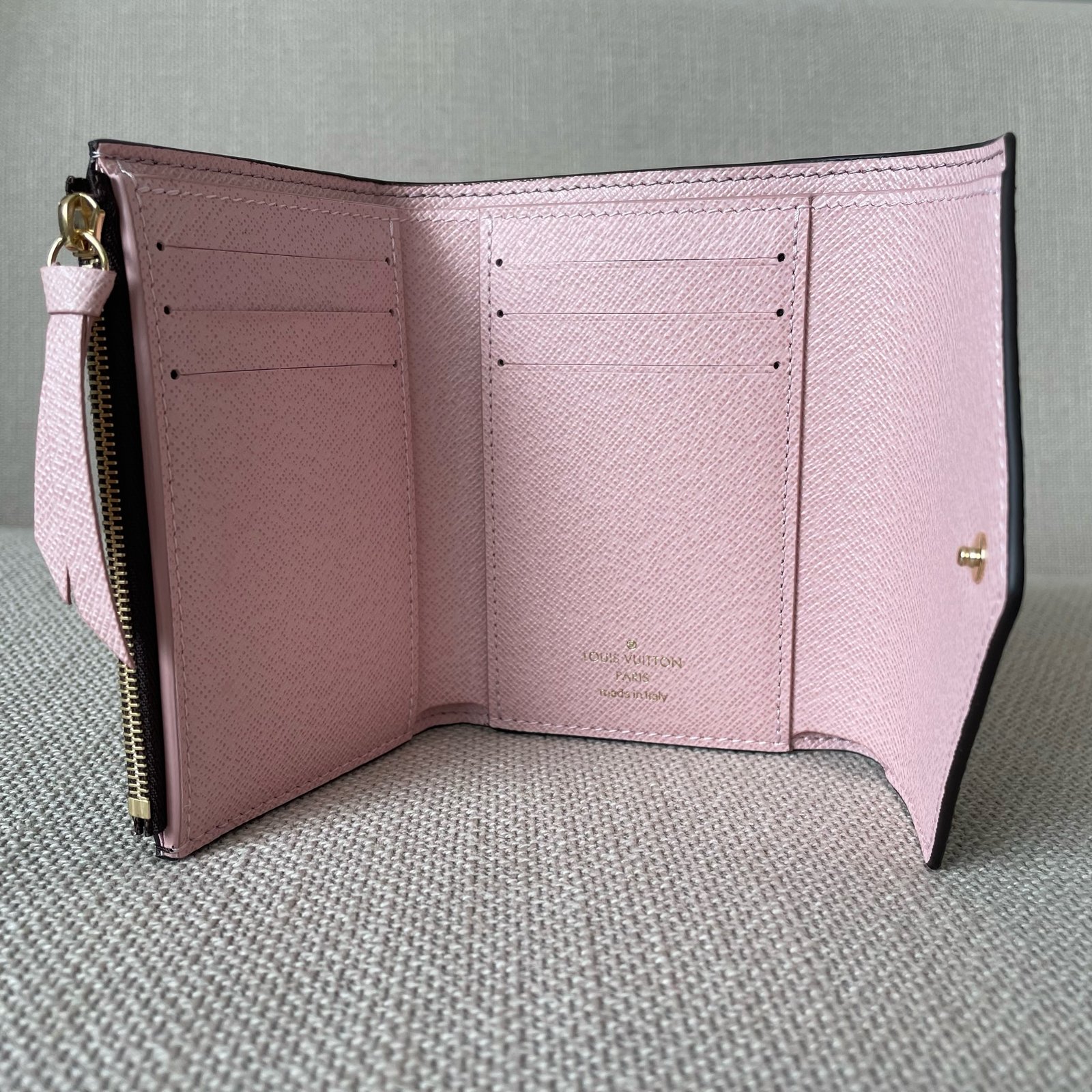 LOUIS VUITTON Victorine Wallet – Image 7