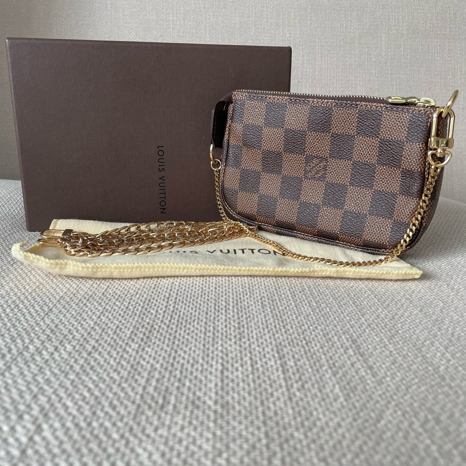 LOUIS VUITTON Pochette Accessoires Mini – Image 2
