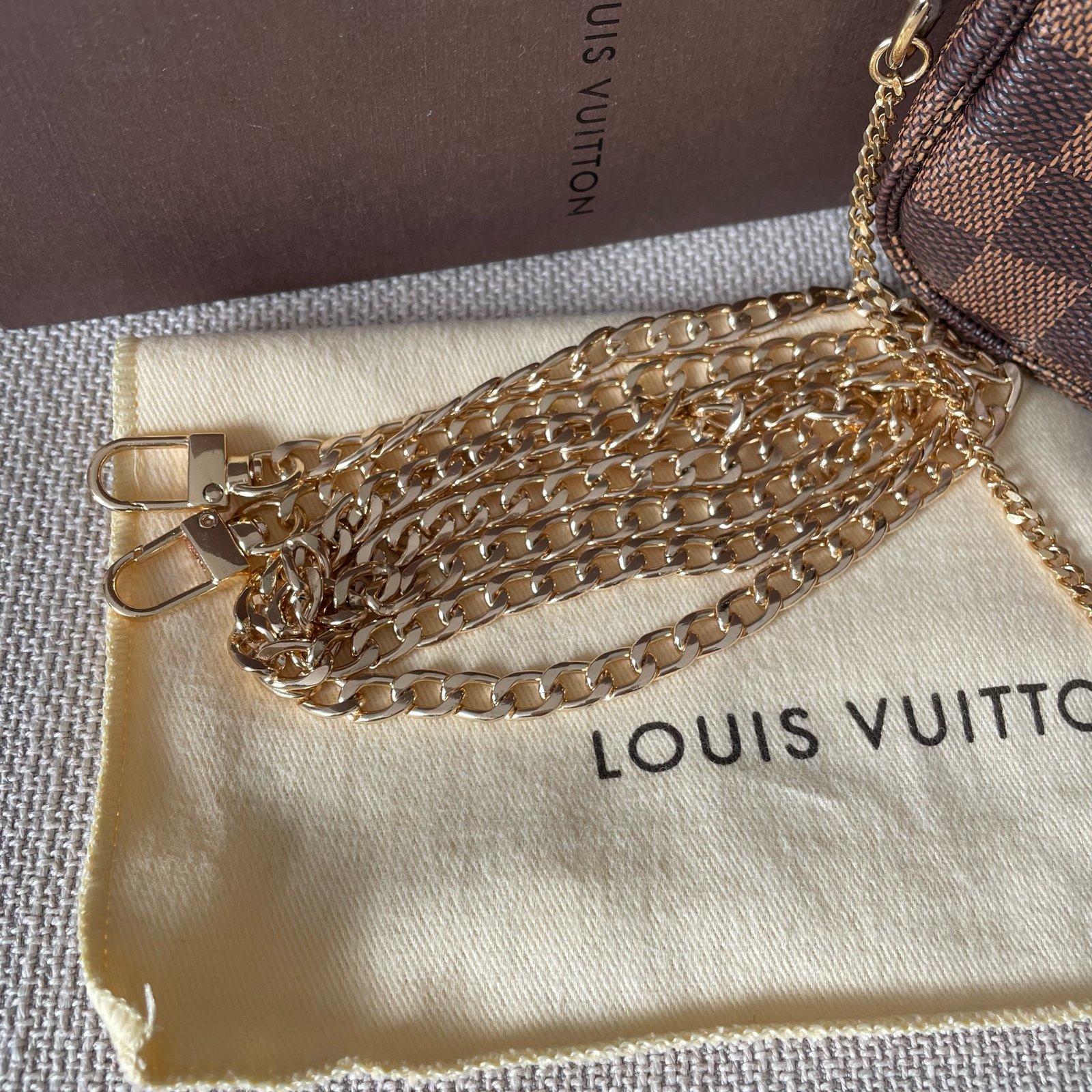 LOUIS VUITTON Pochette Accessoires Mini – Image 3