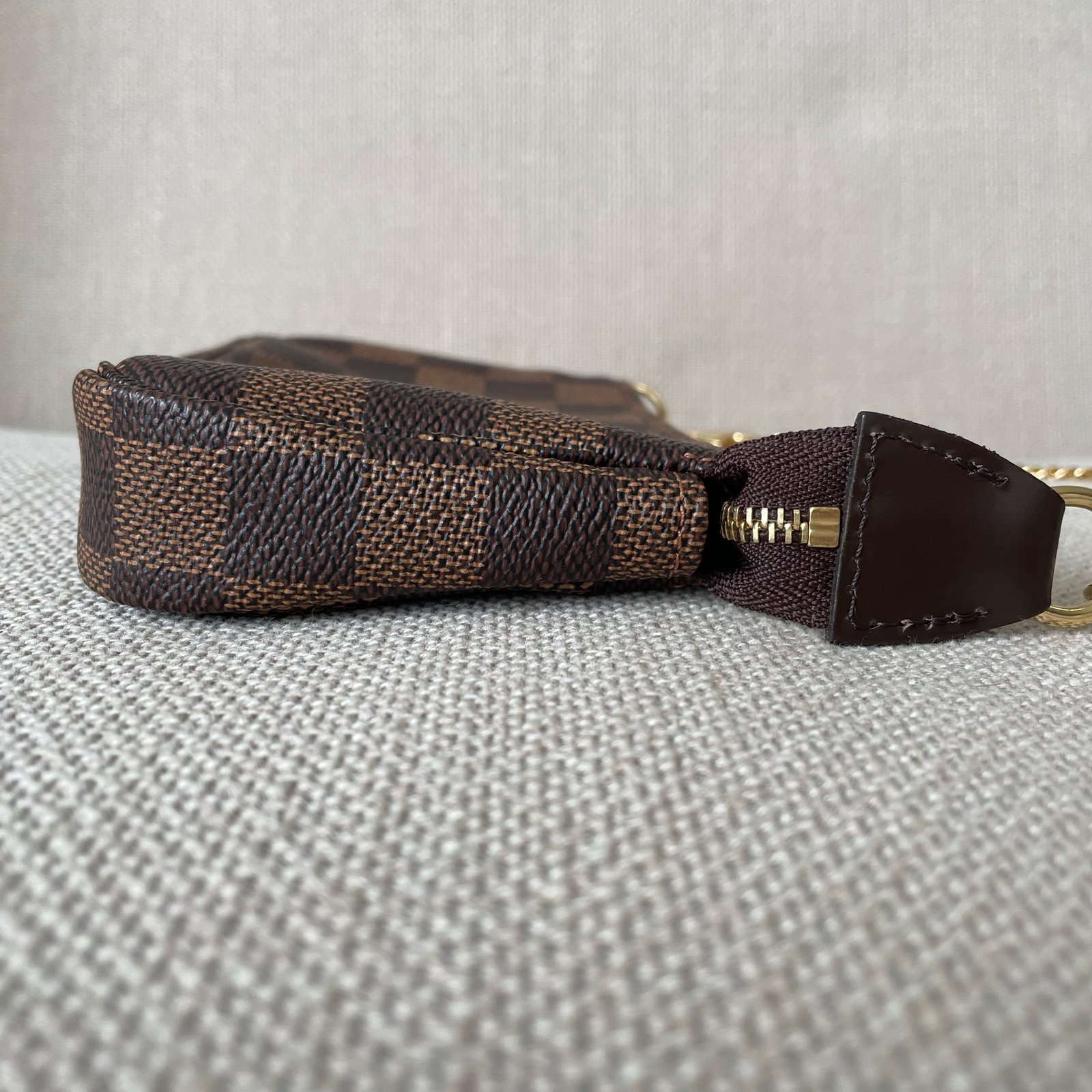 LOUIS VUITTON Pochette Accessoires Mini – Image 6