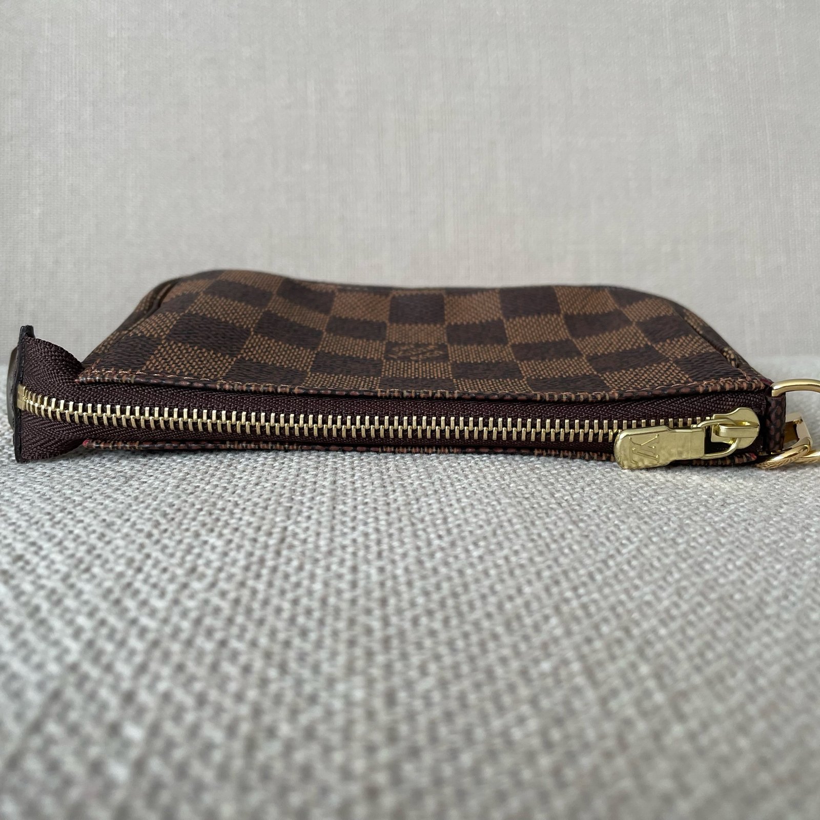LOUIS VUITTON Pochette Accessoires Mini – Image 9