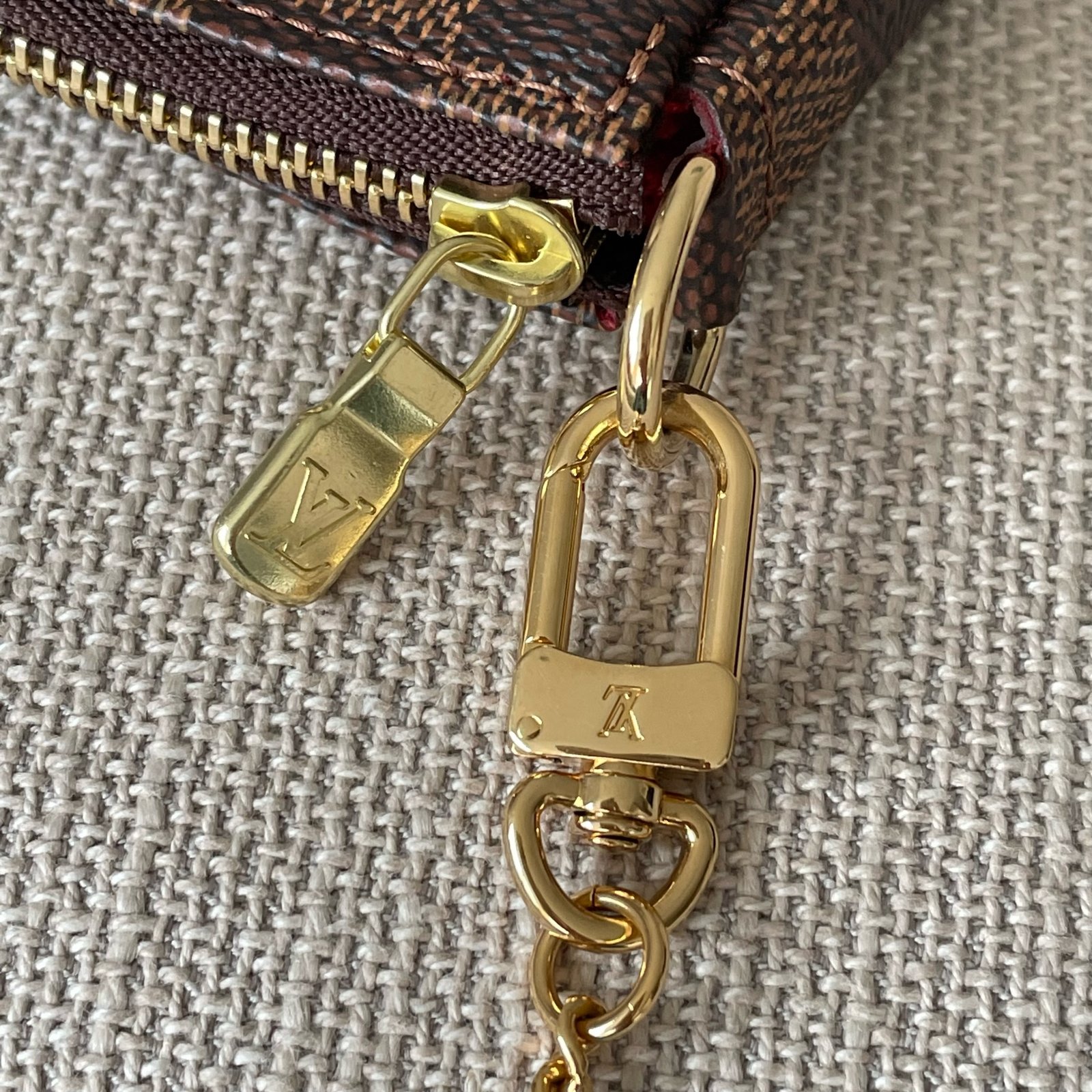 LOUIS VUITTON Pochette Accessoires Mini – Image 11