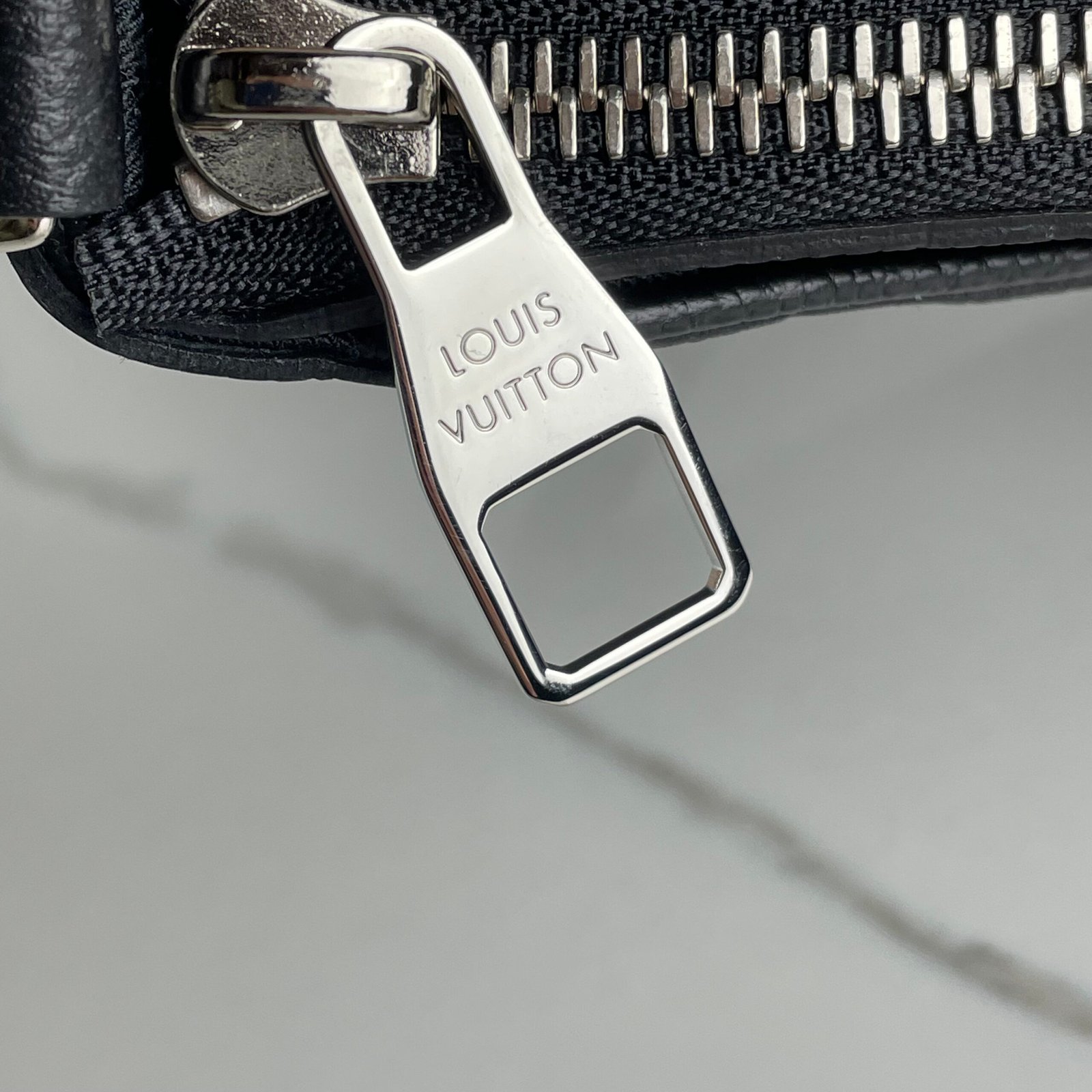 LOUIS VUITTON Pochette Pallas BB – Image 9