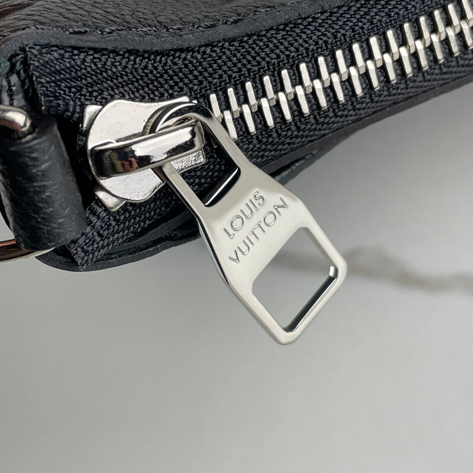 LOUIS VUITTON Pochette Pallas BB – Image 10