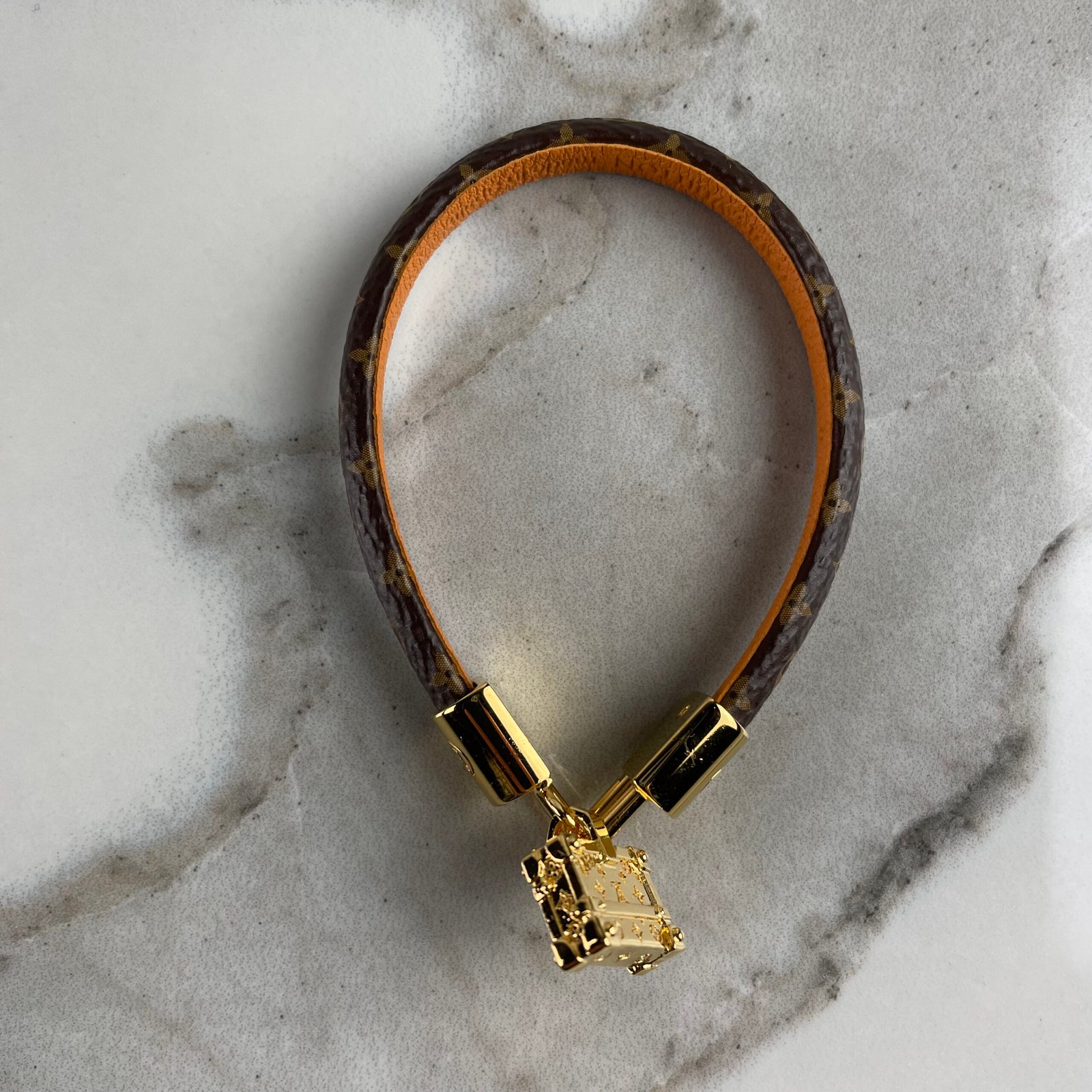 LOUIS VUITTON Bracelet à Charm Petite Malle – Image 18
