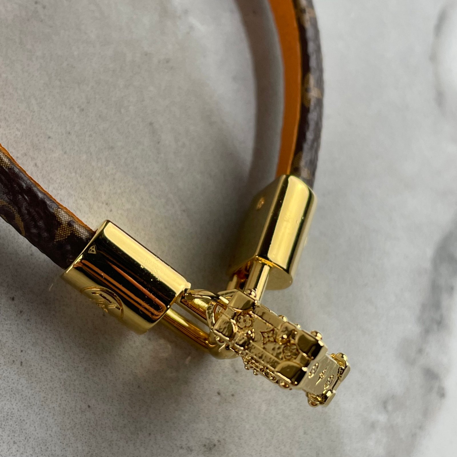 LOUIS VUITTON Bracelet à Charm Petite Malle – Image 17