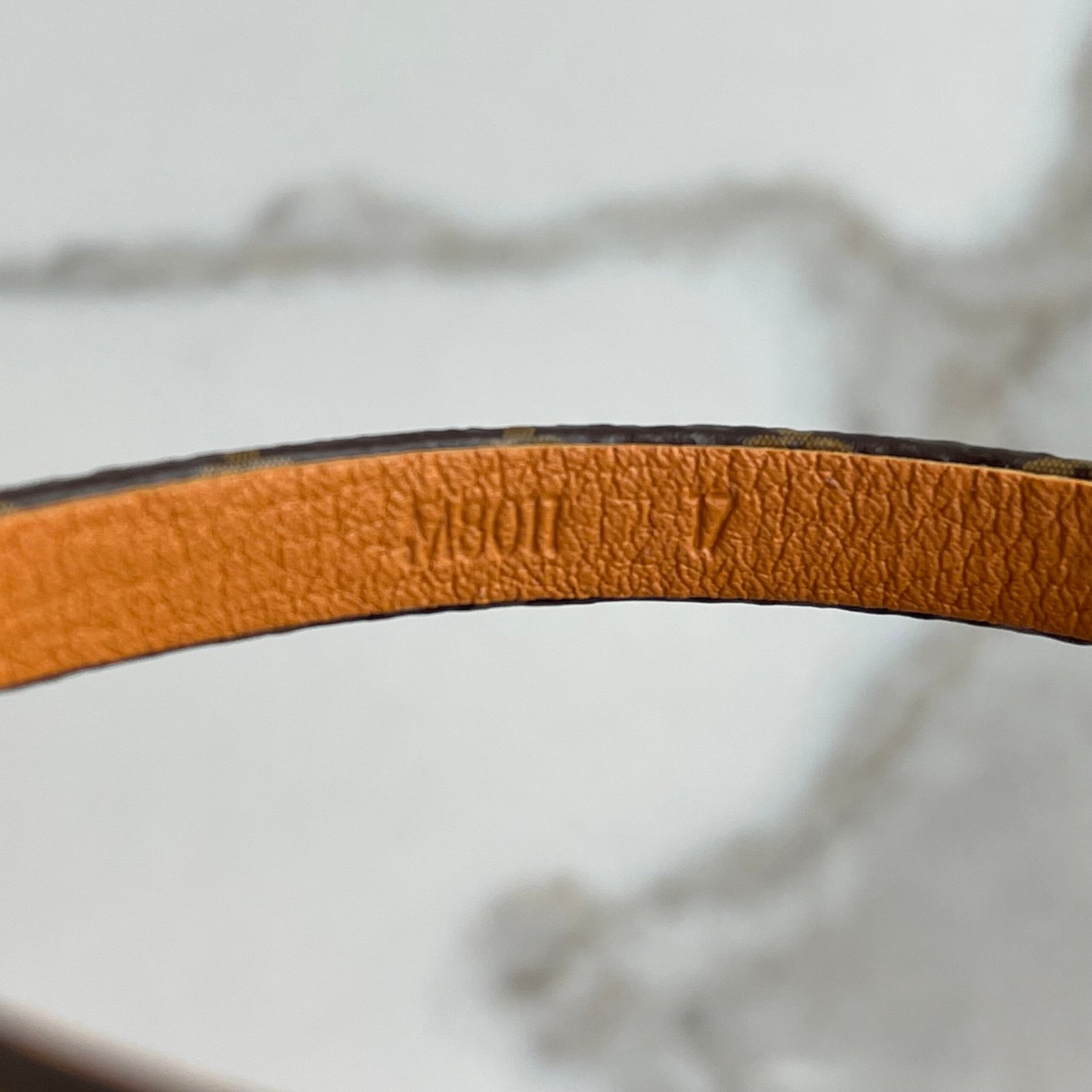 LOUIS VUITTON Bracelet à Charm Petite Malle – Image 14