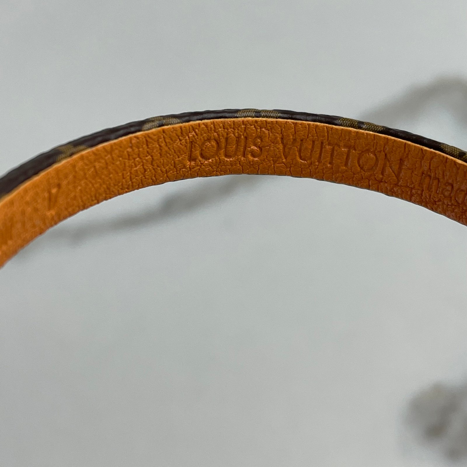 LOUIS VUITTON Bracelet à Charm Petite Malle – Image 13