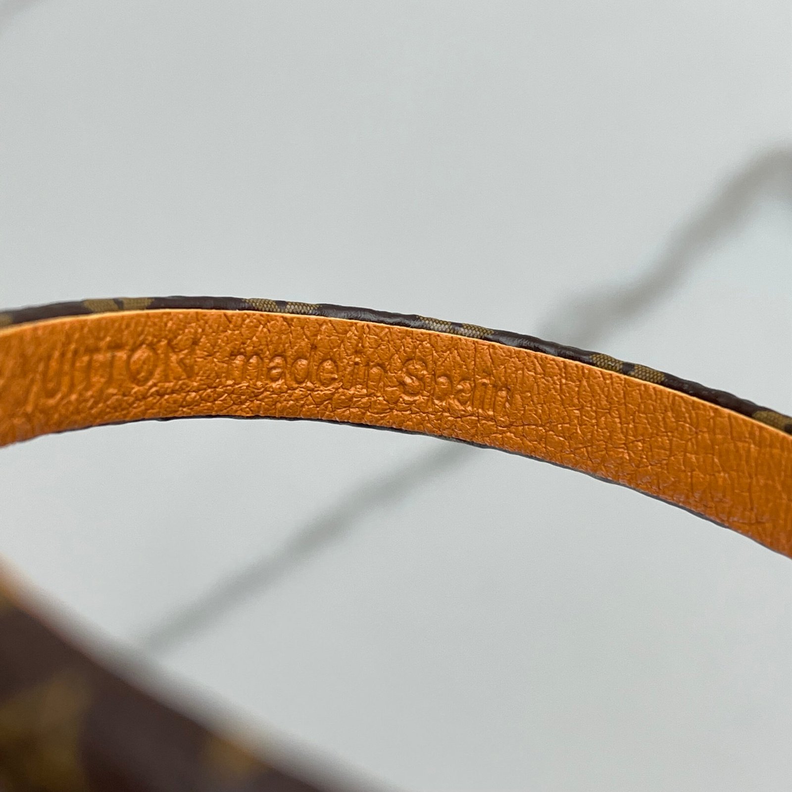 LOUIS VUITTON Bracelet à Charm Petite Malle – Image 12