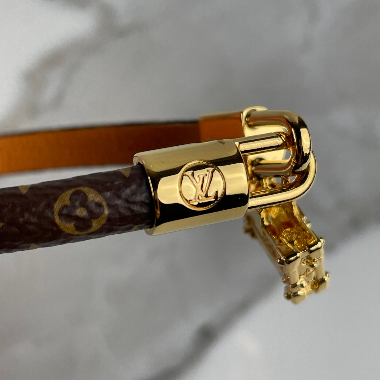 LOUIS VUITTON Bracelet à Charm Petite Malle – Image 10