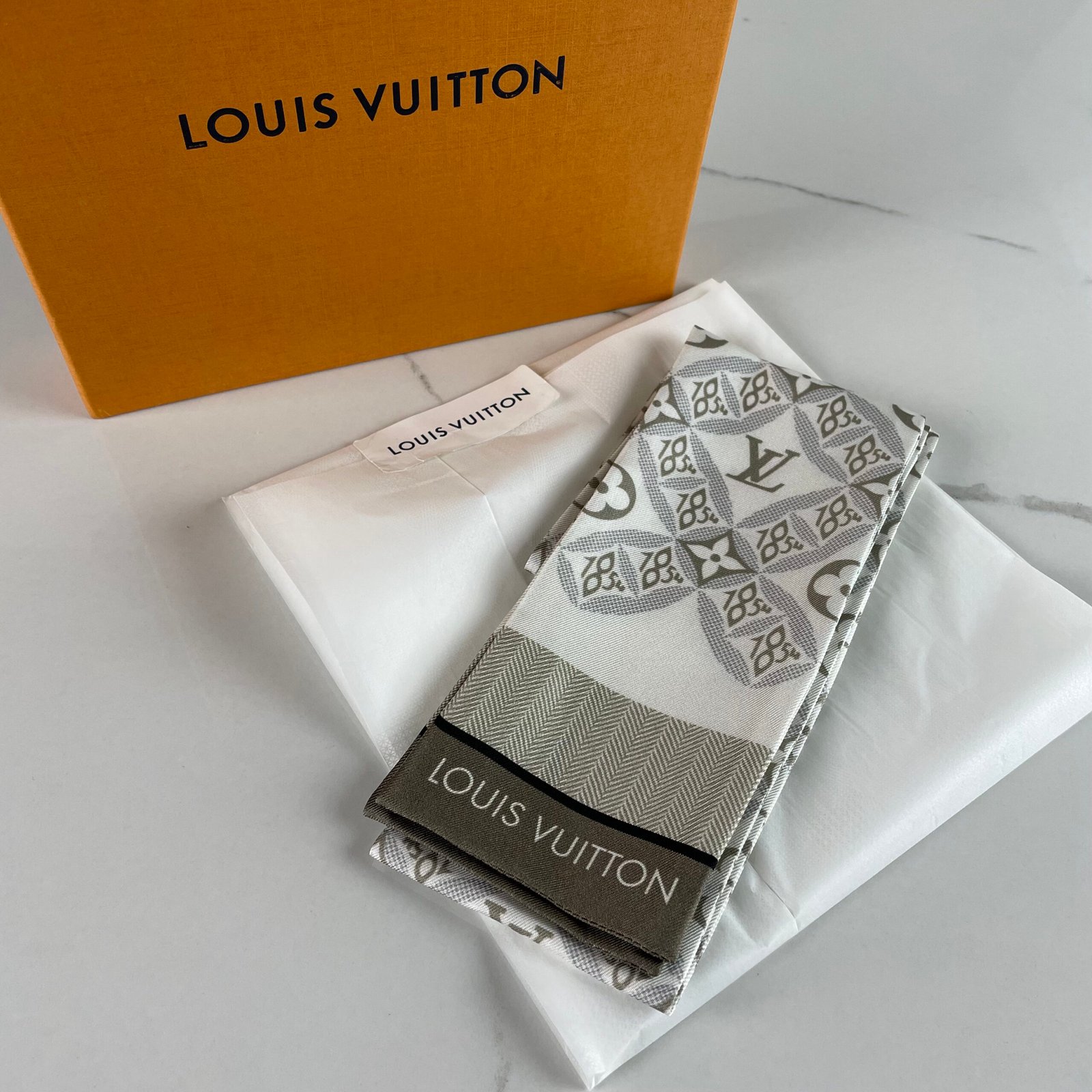 LOUIS VUITTON Bandeau Since 1854 – Image 2