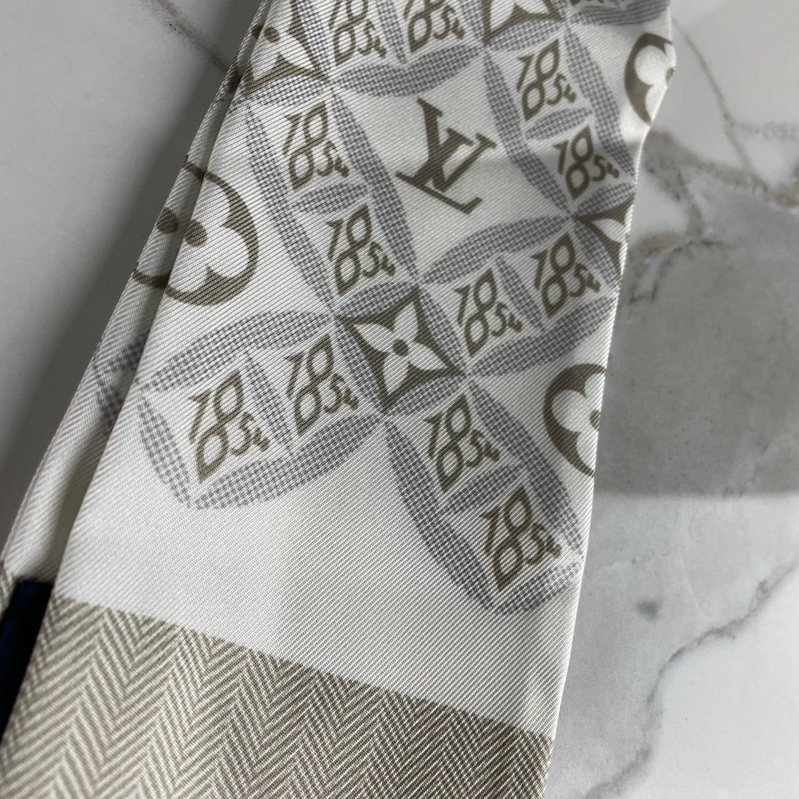 LOUIS VUITTON Bandeau Since 1854 – Image 10
