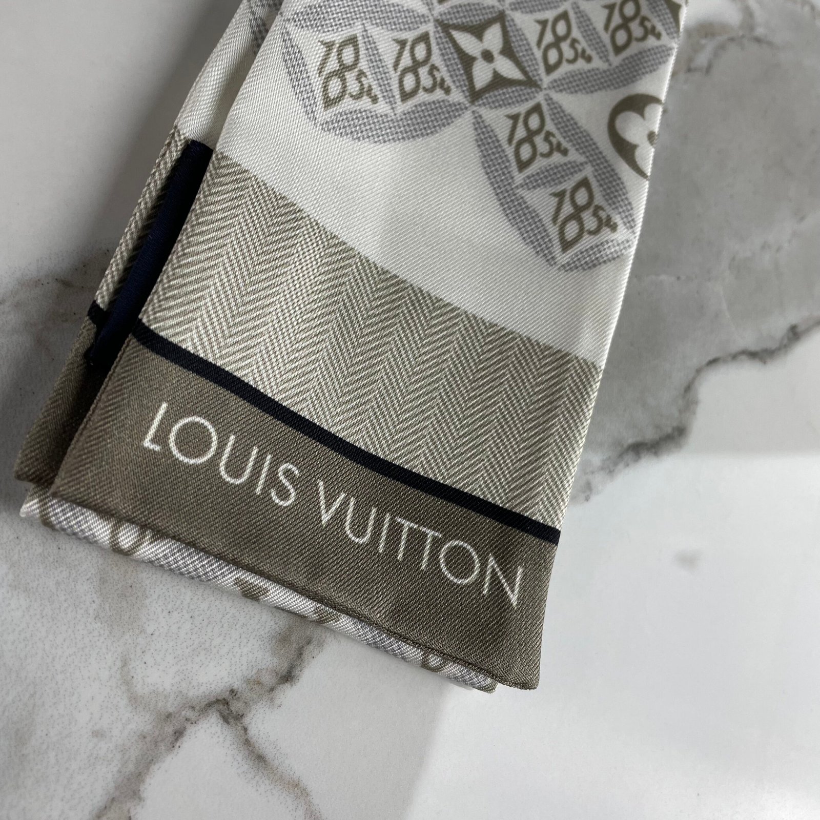 LOUIS VUITTON Bandeau Since 1854 – Image 11