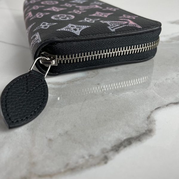 LOUIS VUITTON Zippy Wallet – Image 5