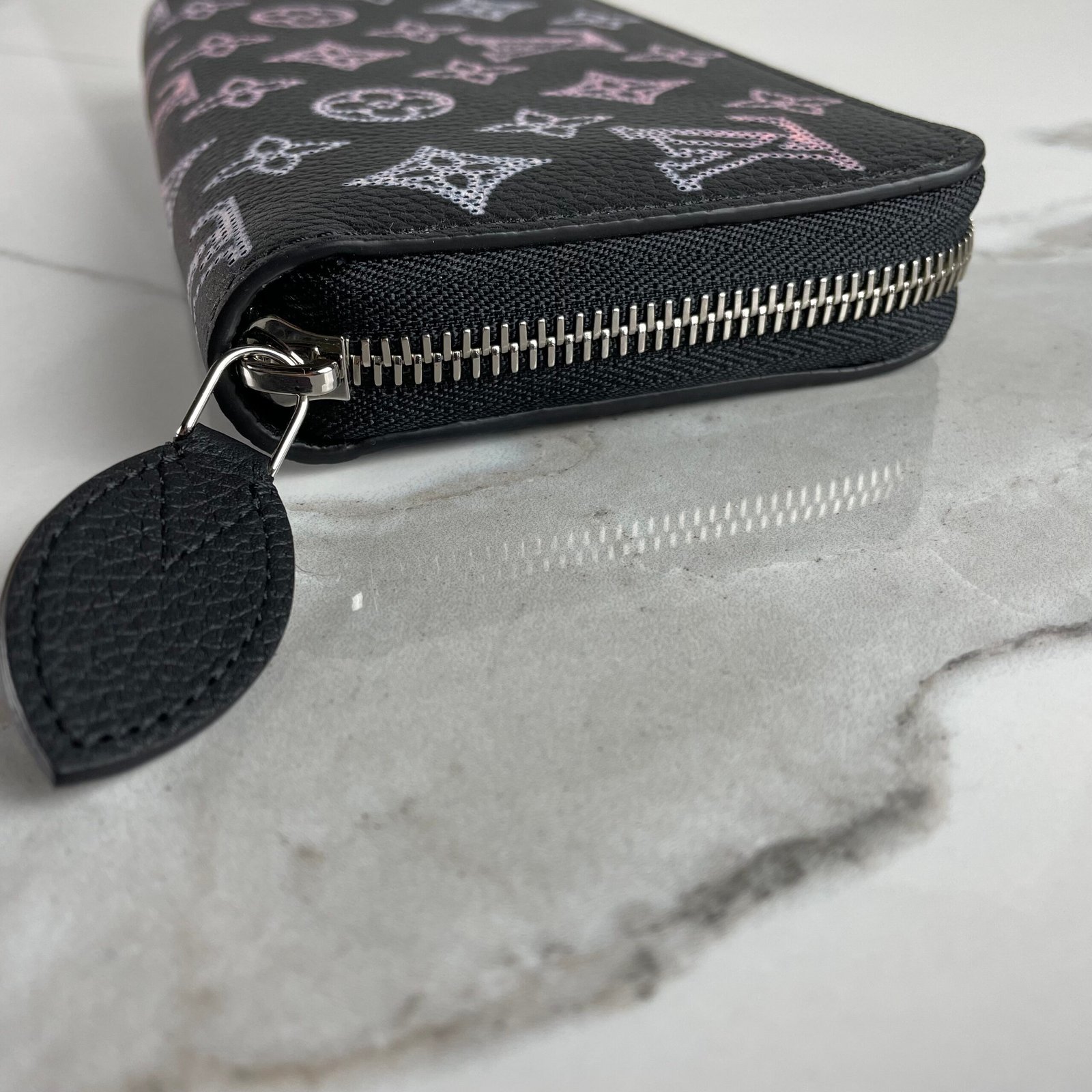 LOUIS VUITTON Zippy Wallet – Image 5